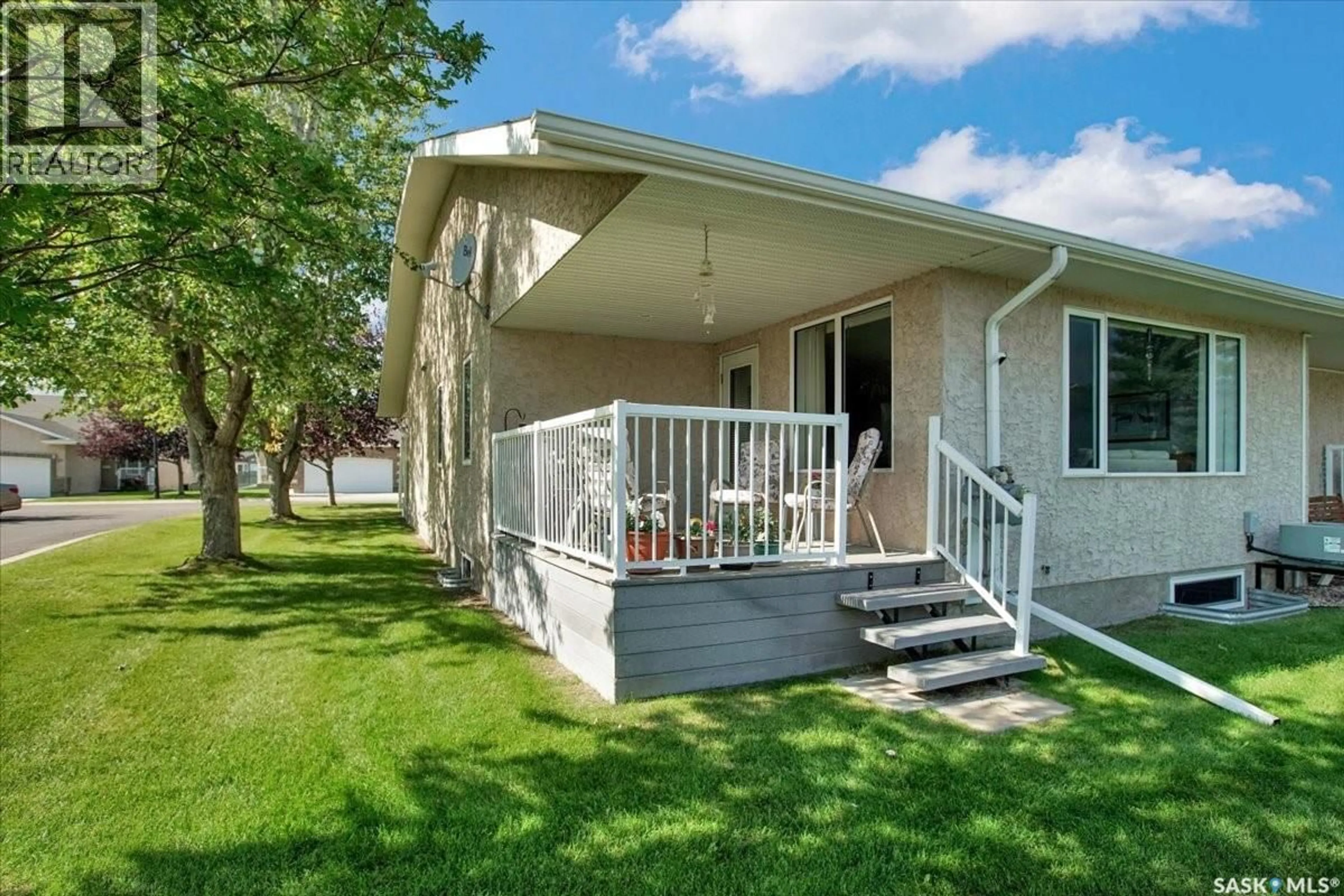 Home with vinyl exterior material, unknown for 6 CRYSTAL VILLA, Warman Saskatchewan S0K0A1