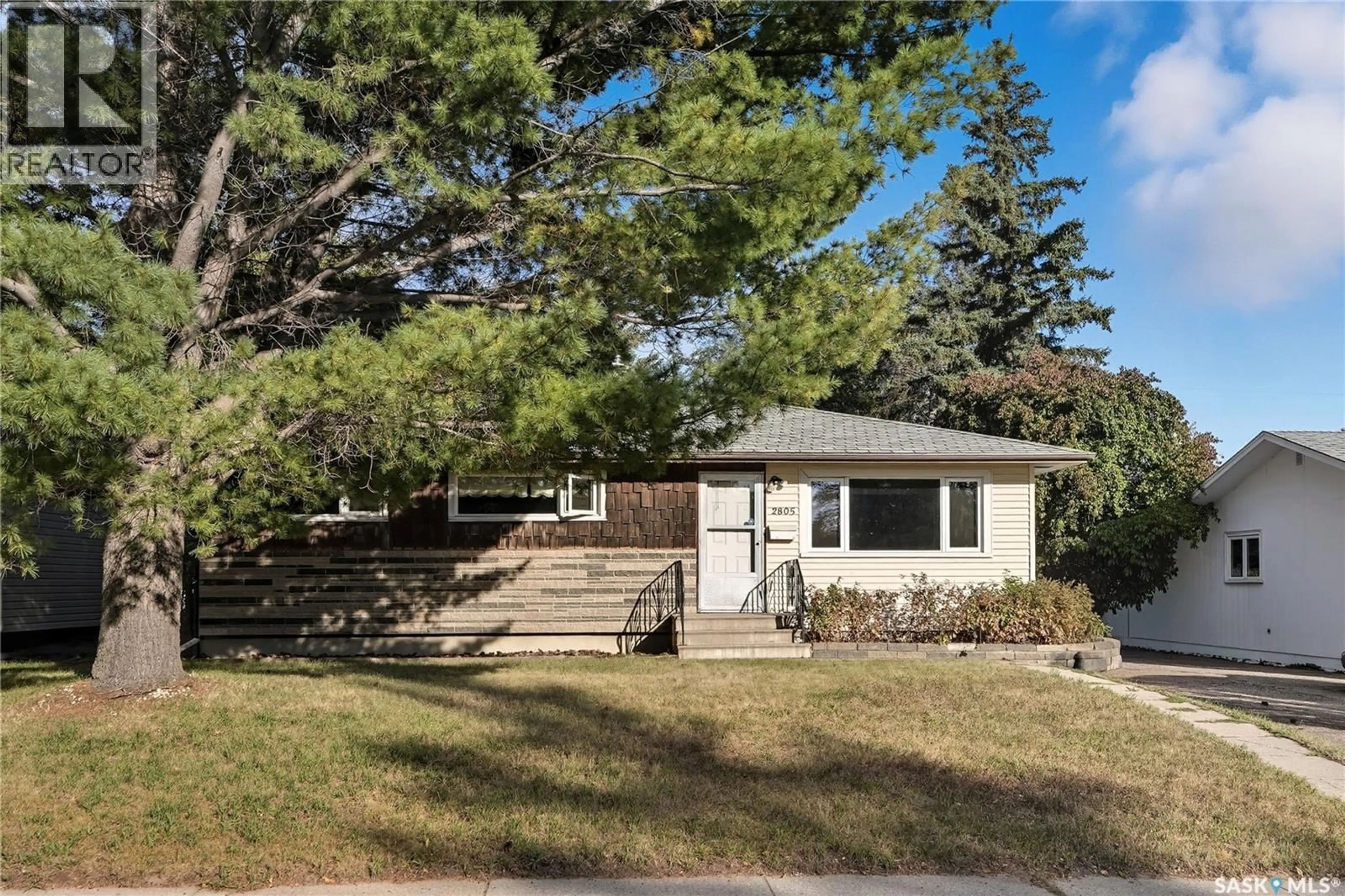 Home with vinyl exterior material, street for 2805 CUMBERLAND AVENUE, Saskatoon Saskatchewan S7J2A5