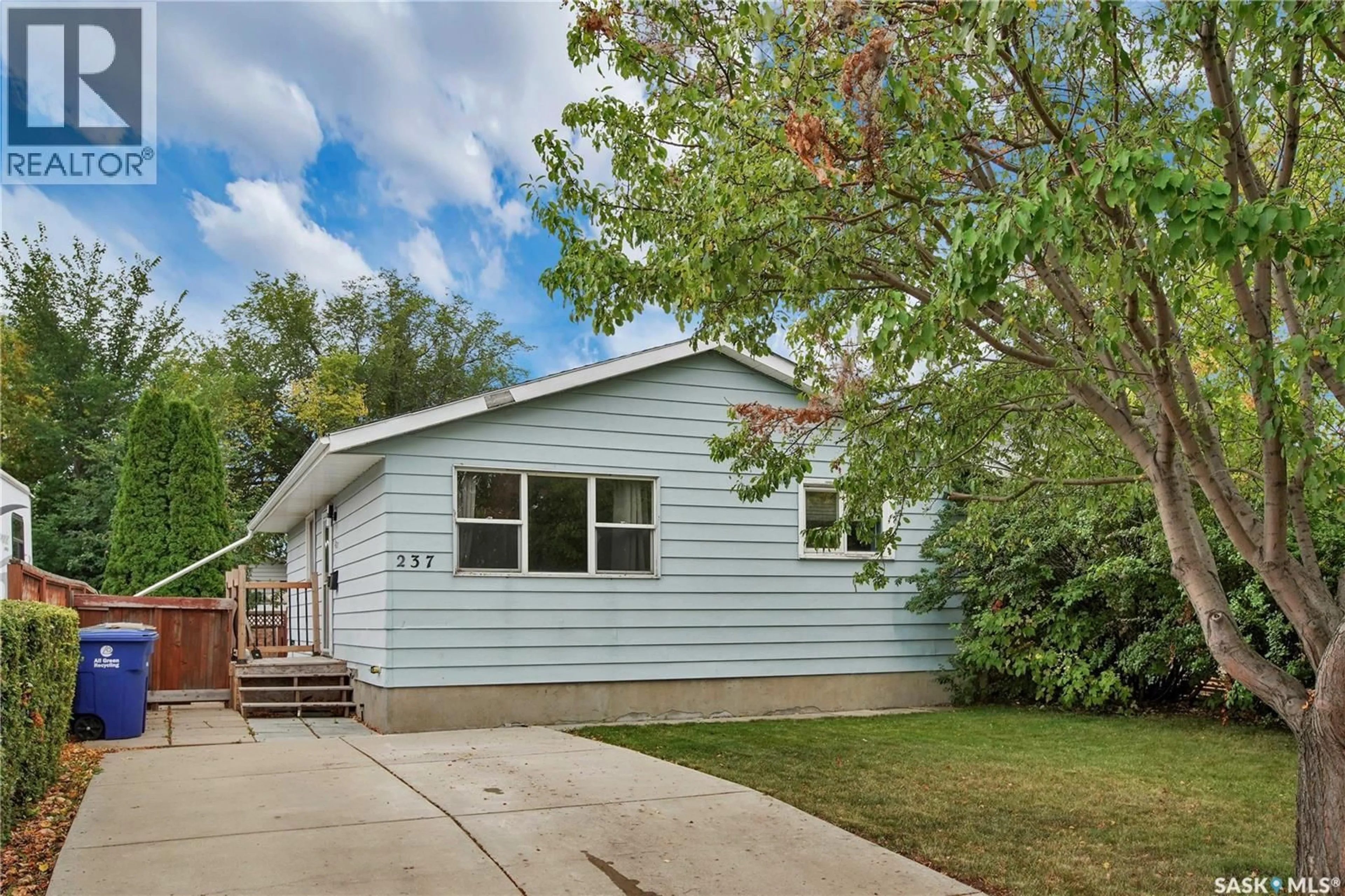 Home with vinyl exterior material, street for 237 LLOYD CRESCENT, Saskatoon Saskatchewan S7L4Y9