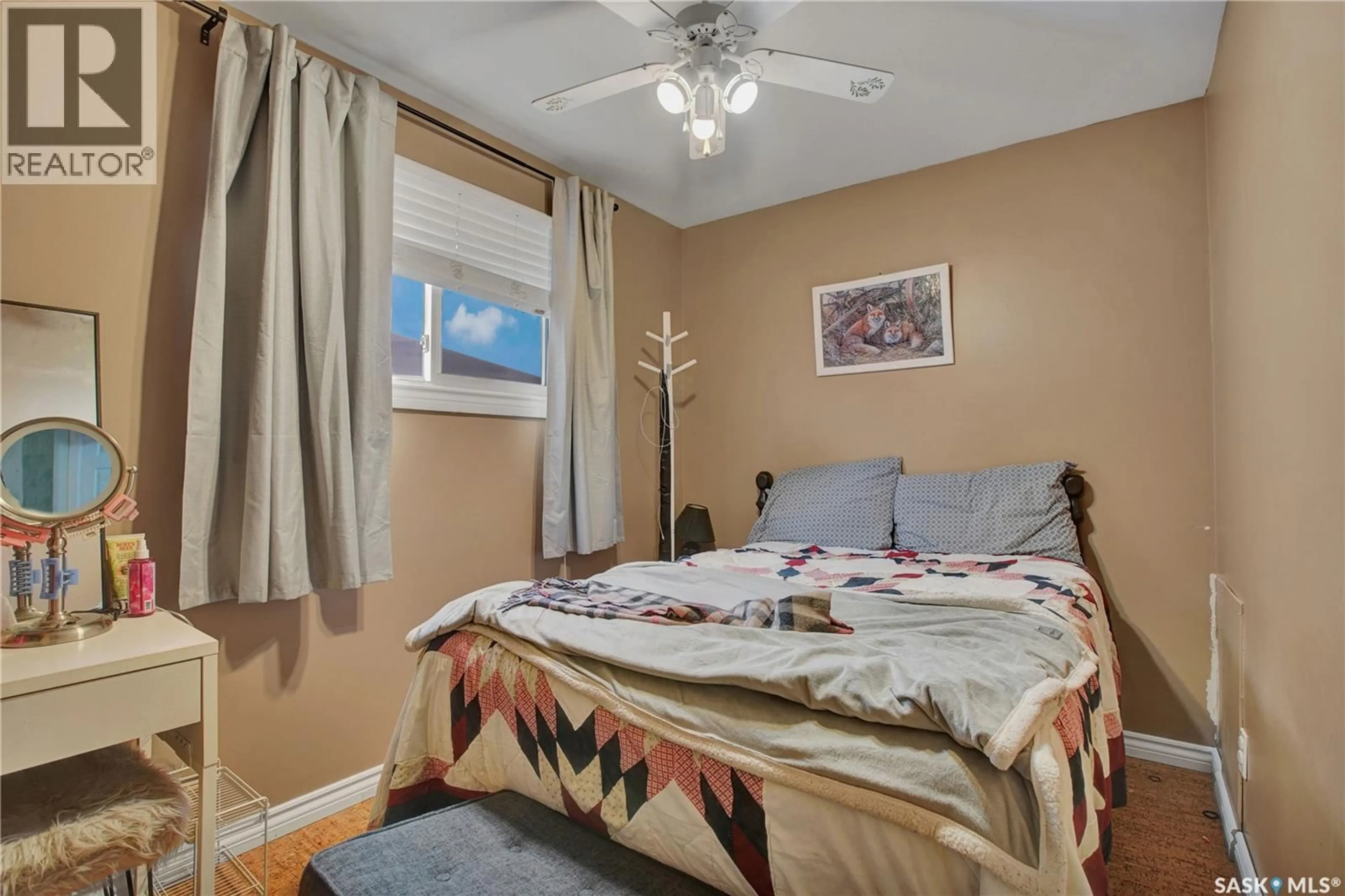 Bedroom with bed, unknown for 237 LLOYD CRESCENT, Saskatoon Saskatchewan S7L4Y9