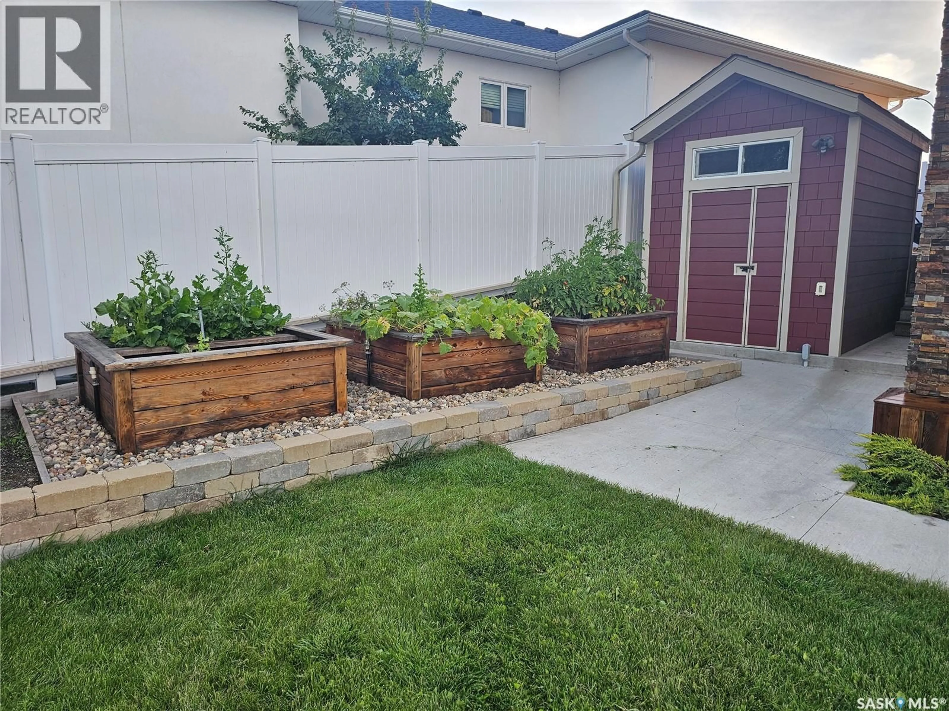 Patio, street for 313 LAKERIDGE COURT, Warman Saskatchewan S0K0A1