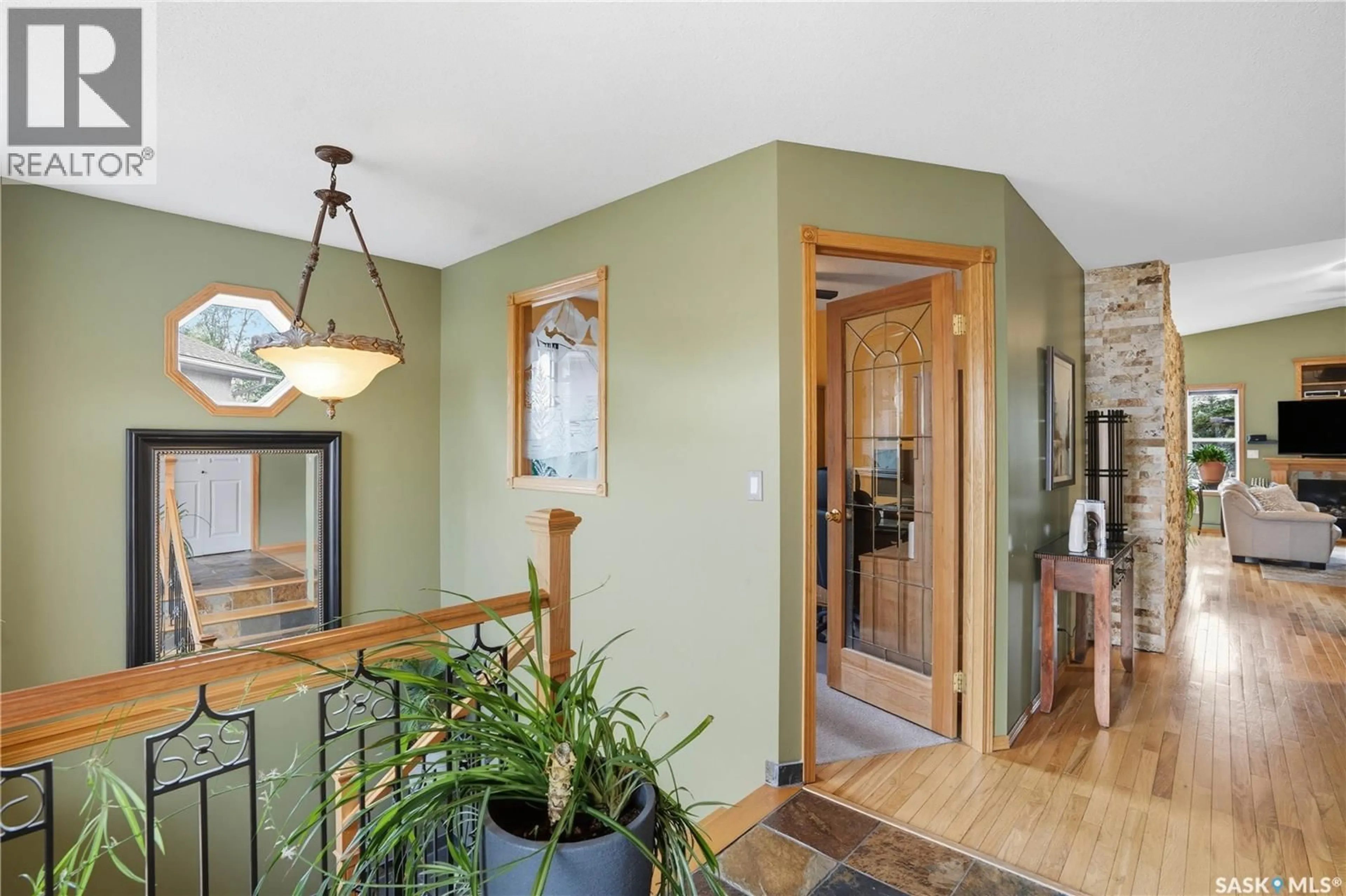 Indoor entryway for E - 3246 PEYSON BAY, Regina Saskatchewan S4V2W8