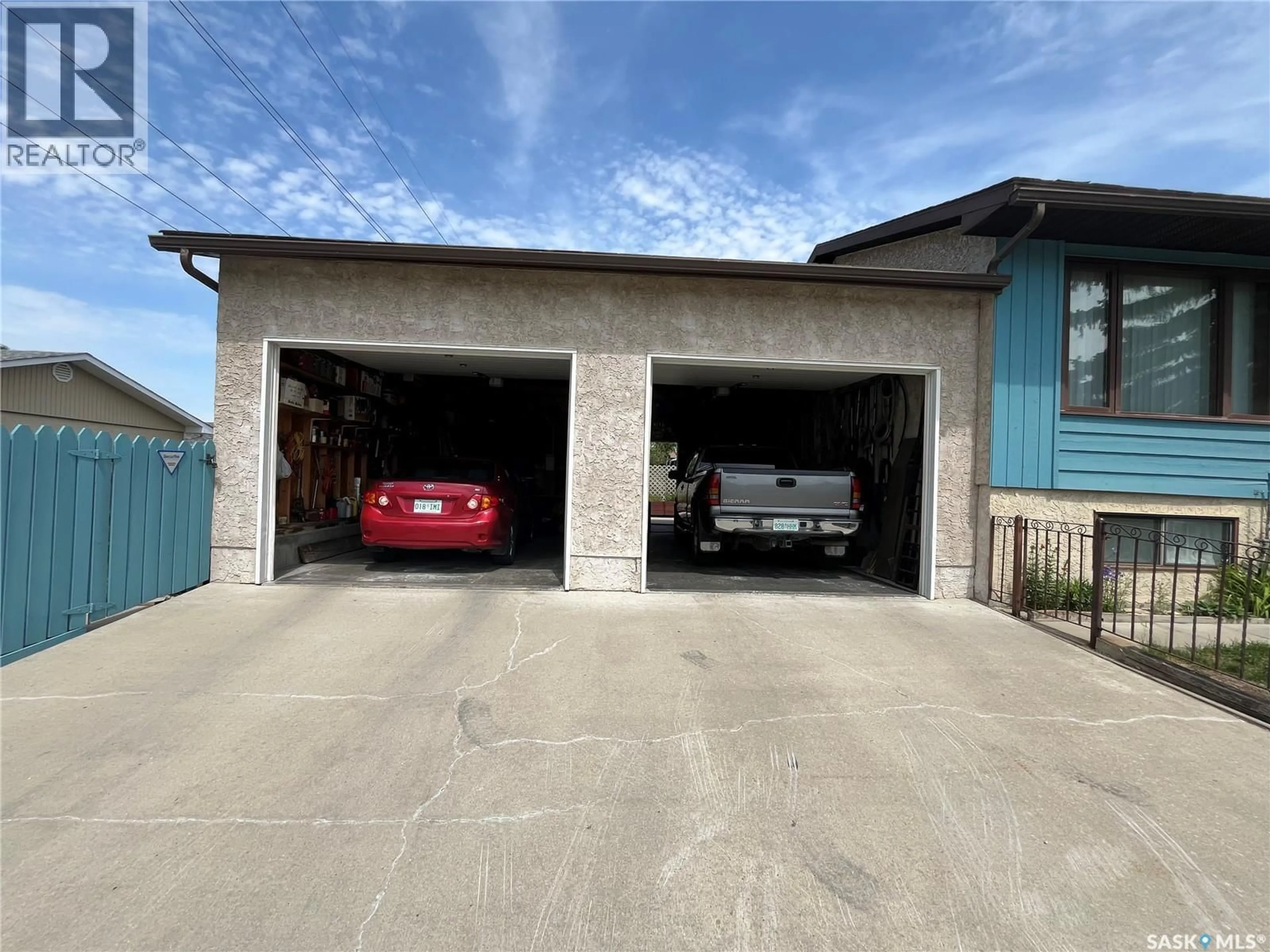 Indoor garage for 2346 7TH AVENUE, Regina Saskatchewan S4N4S9