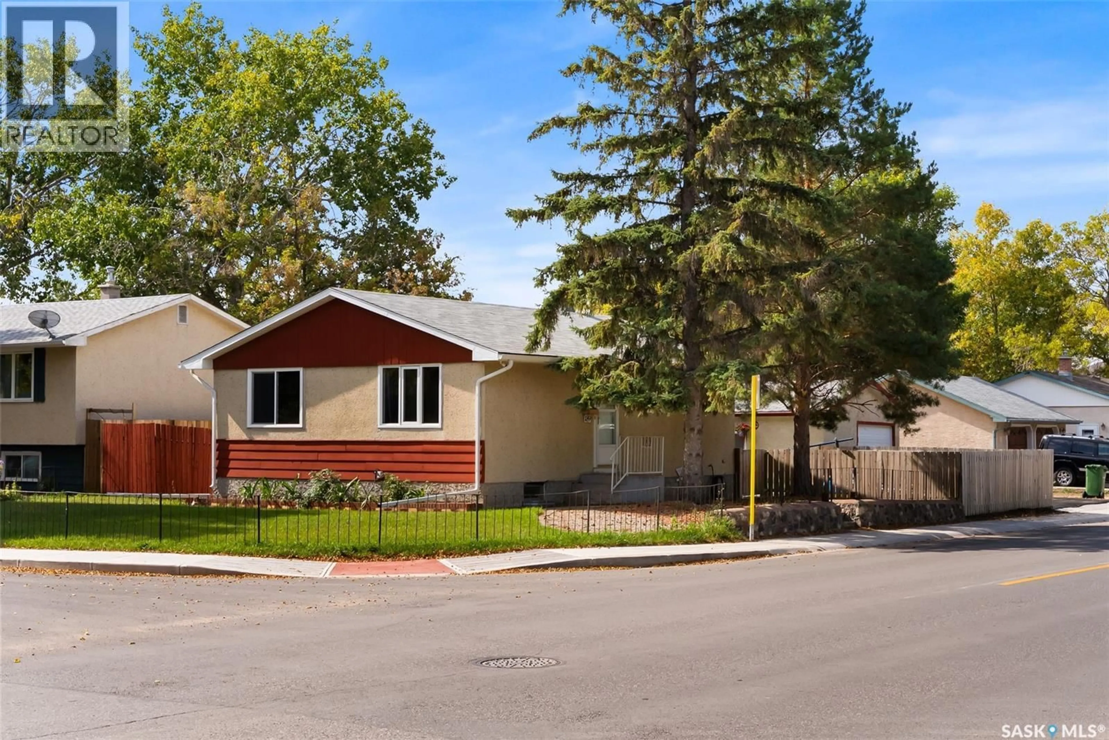 Home with vinyl exterior material, street for 189 MIKKELSON DRIVE, Regina Saskatchewan S4T6C5