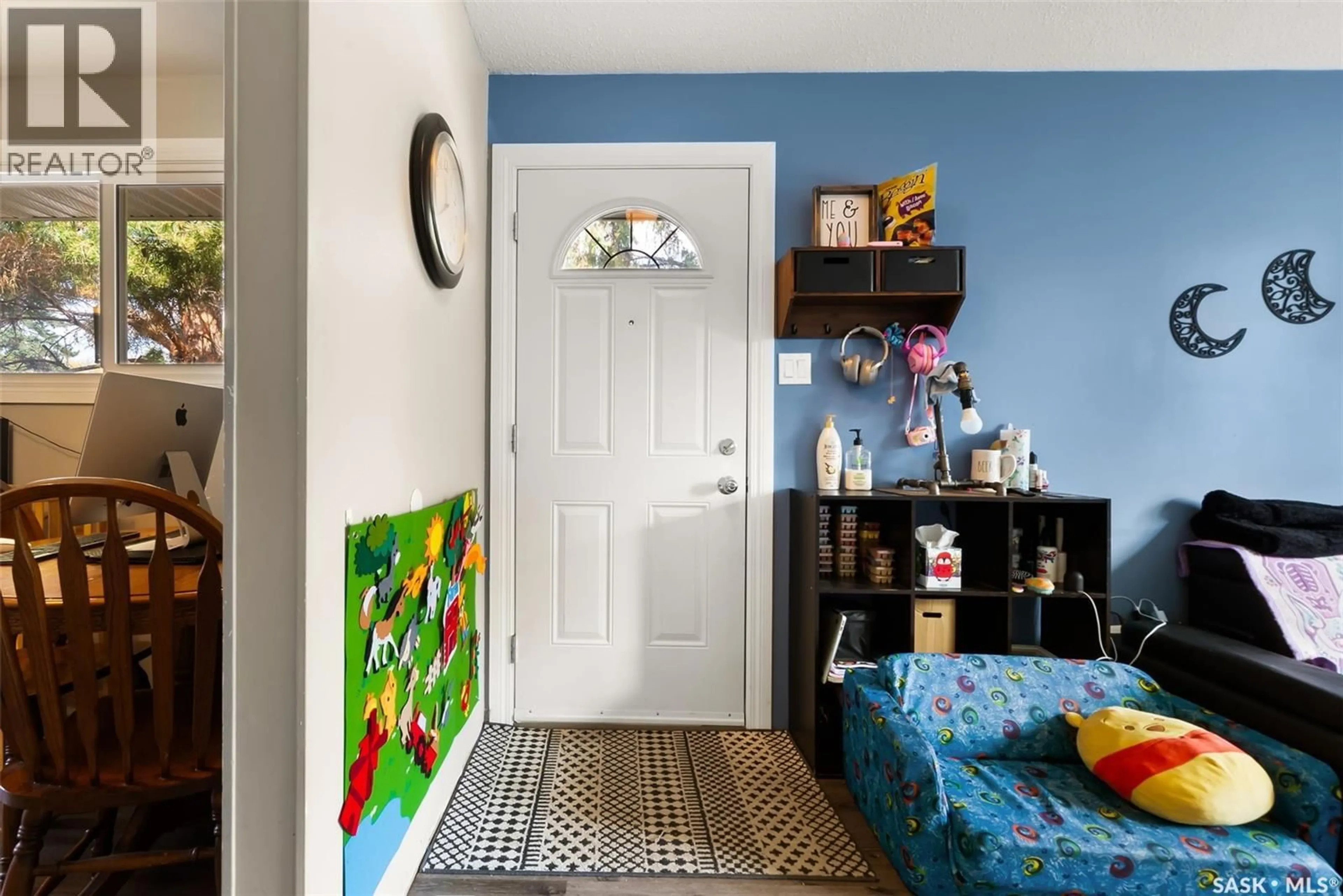 Indoor entryway for 189 MIKKELSON DRIVE, Regina Saskatchewan S4T6C5