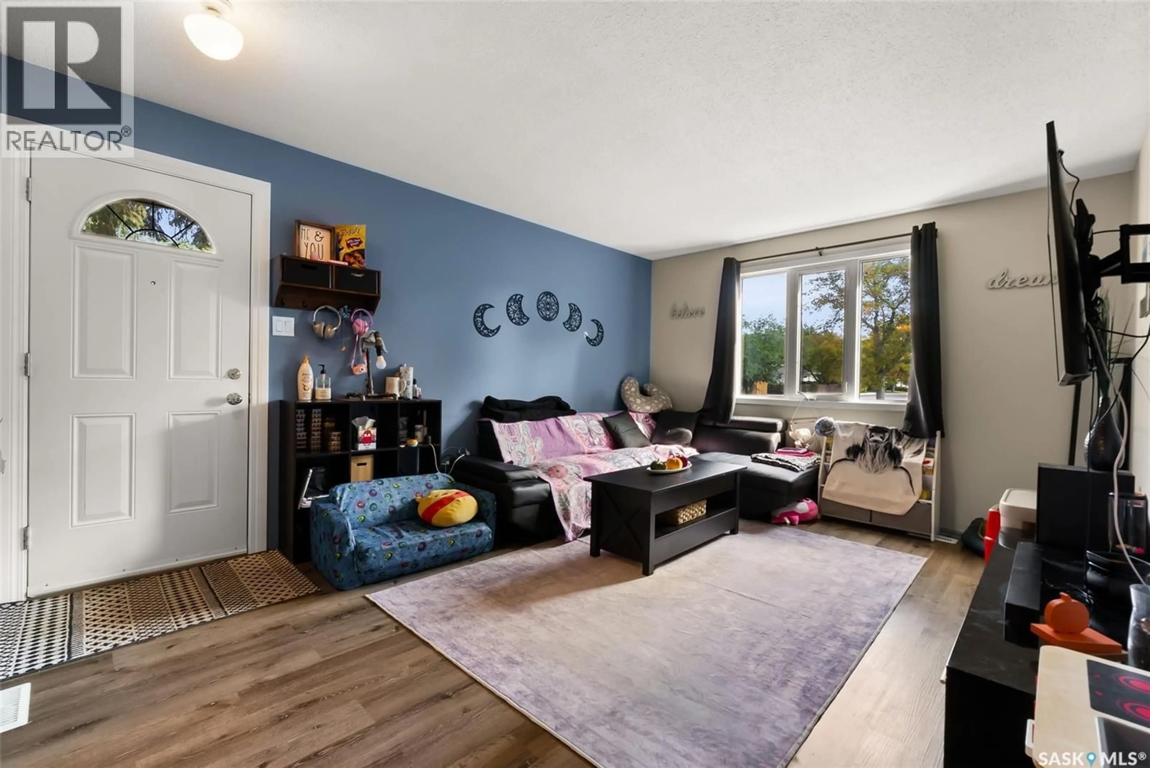 Living room with furniture, wood/laminate floor for 189 MIKKELSON DRIVE, Regina Saskatchewan S4T6C5