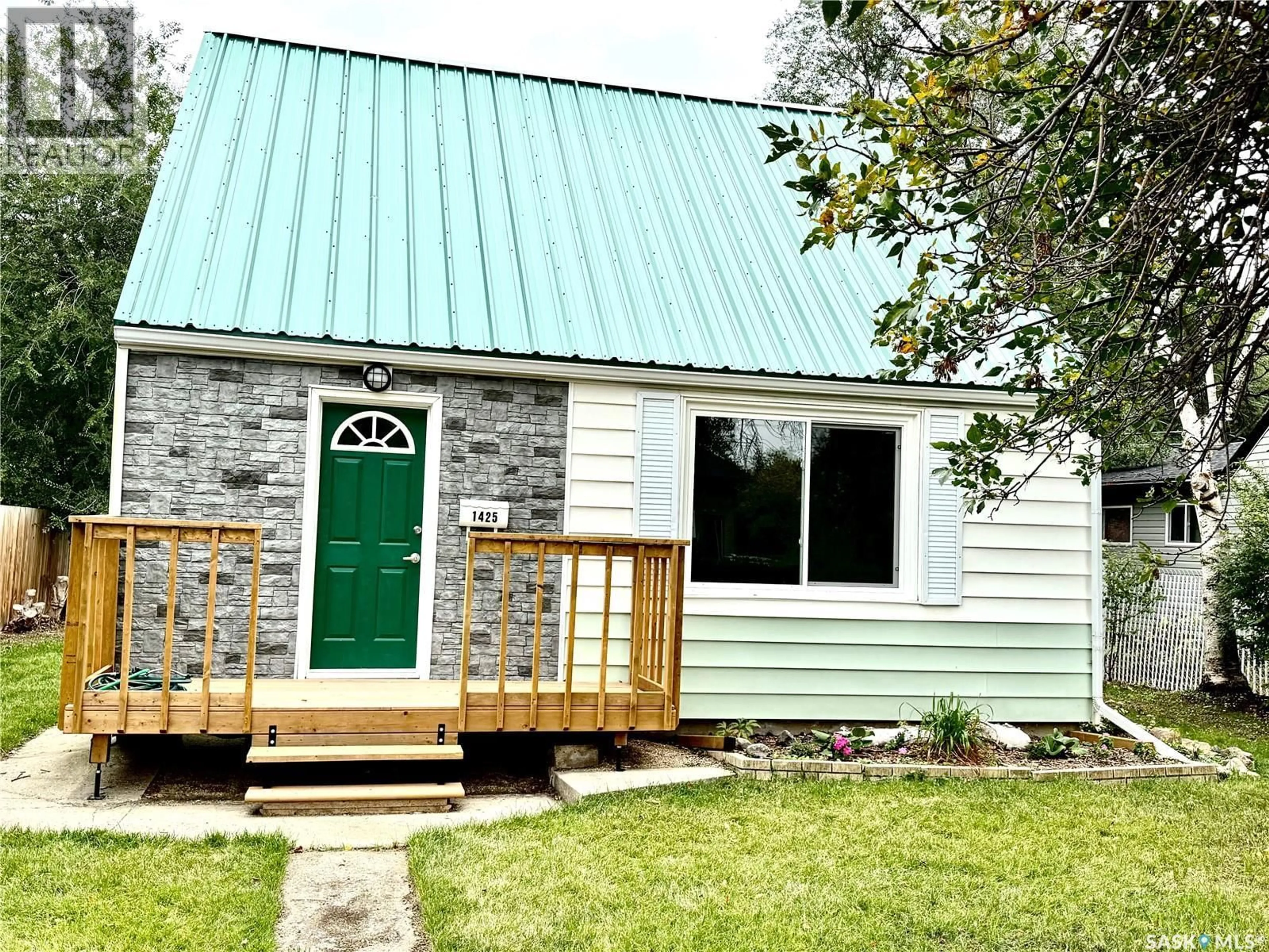 Home with vinyl exterior material, street for 1425 PASQUA STREET, Regina Saskatchewan S4T4L7