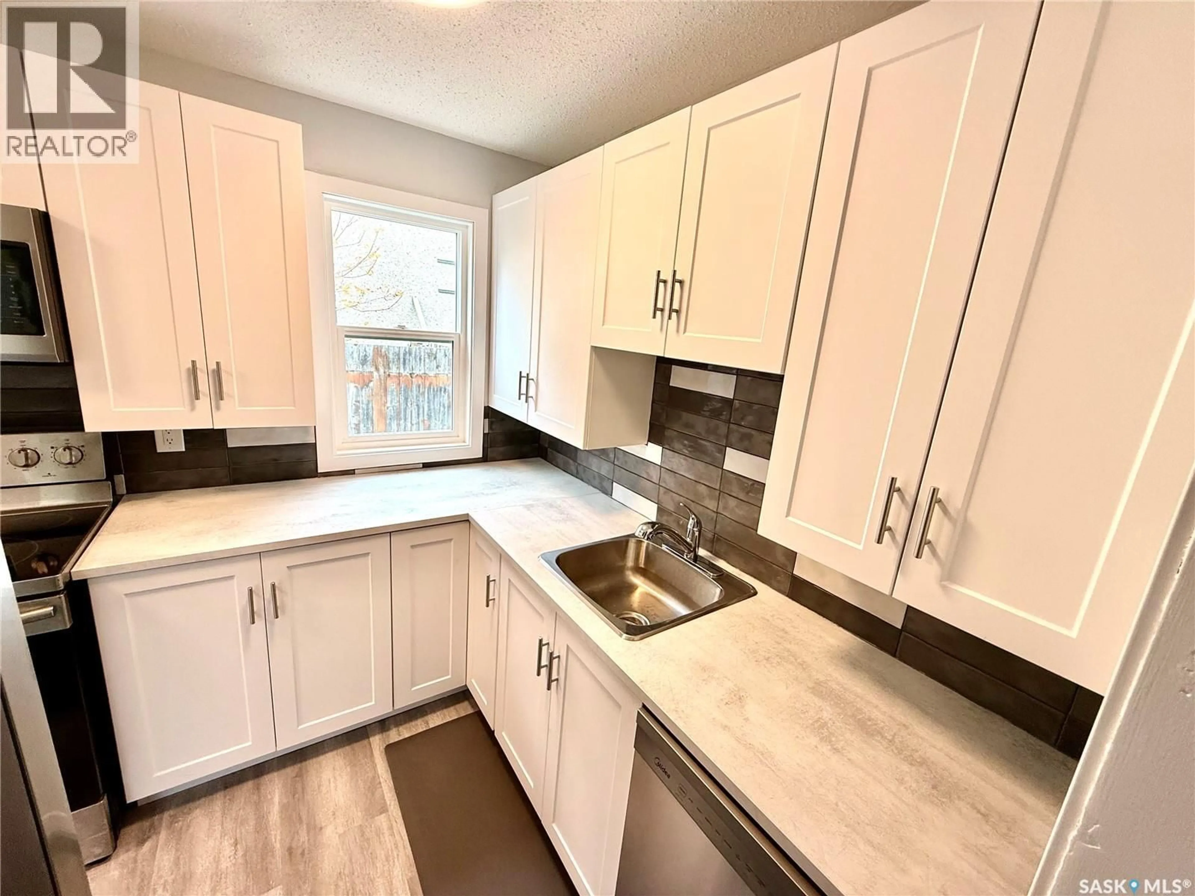 Standard kitchen, unknown for 1425 PASQUA STREET, Regina Saskatchewan S4T4L7
