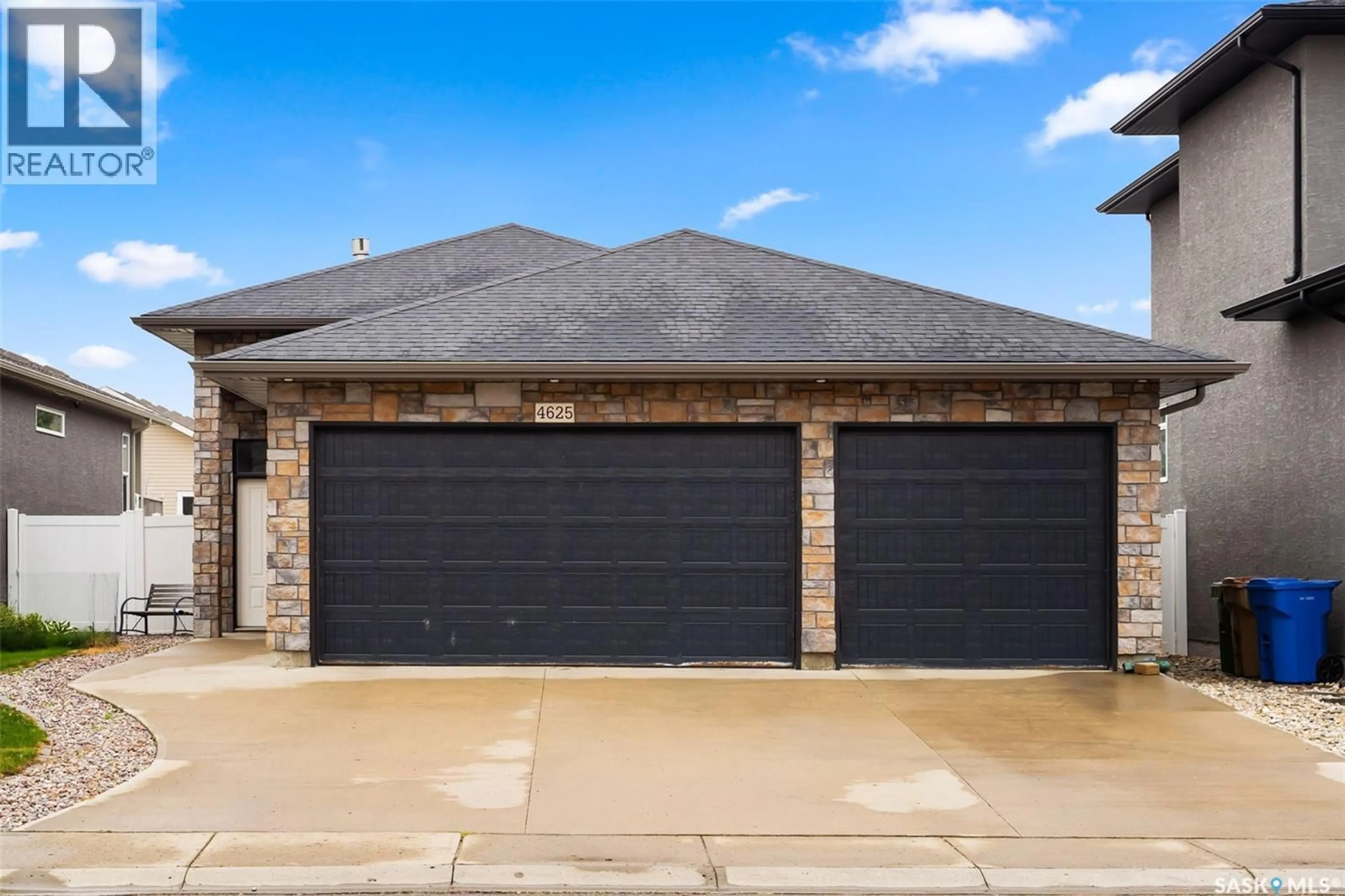 Indoor garage for 4625 GREEN WATER ROAD, Regina Saskatchewan S4V3H2