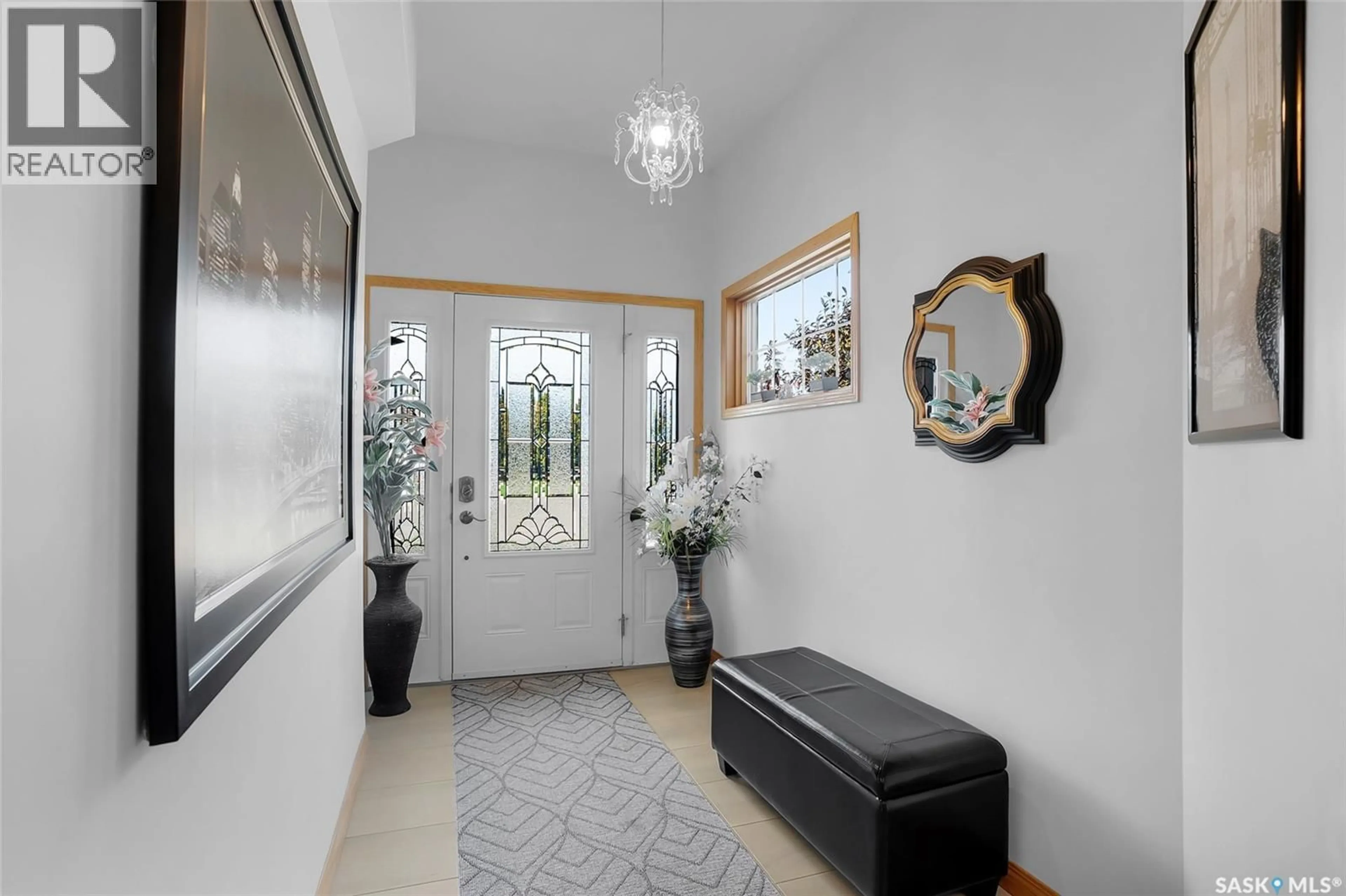 Indoor foyer for 802 BRAESIDE VIEW, Saskatoon Saskatchewan S7V1A7