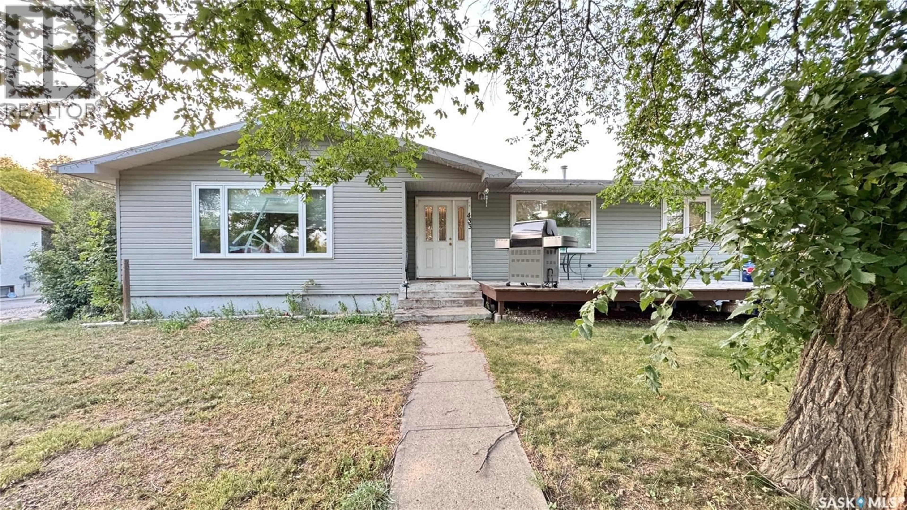 Home with vinyl exterior material, street for 433 GARFIELD STREET, Davidson Saskatchewan S0G1A0