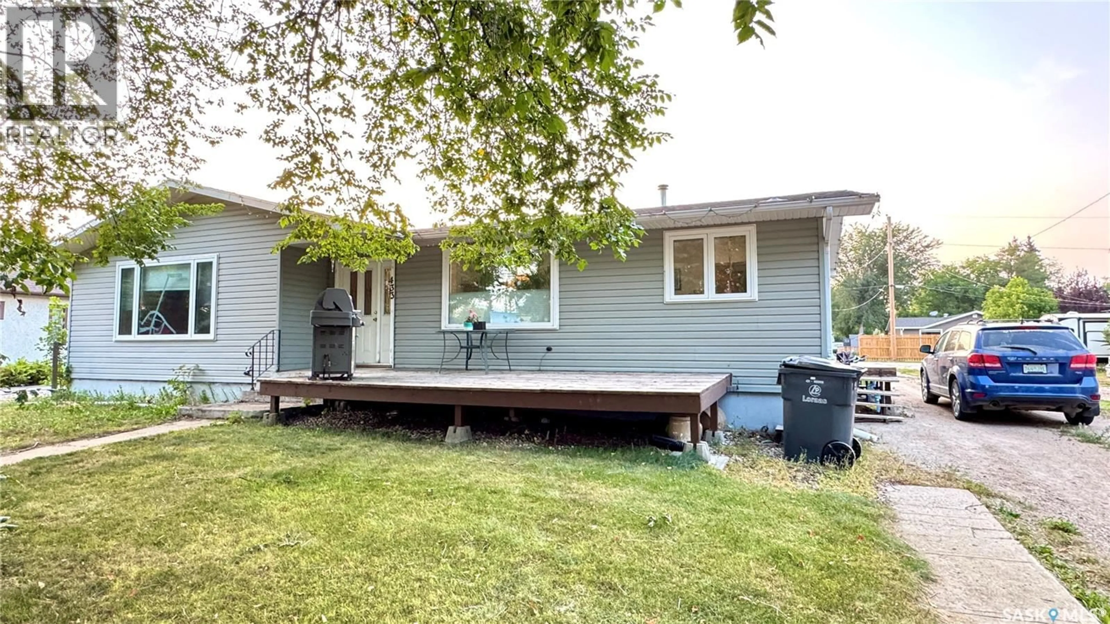 Home with vinyl exterior material, street for 433 GARFIELD STREET, Davidson Saskatchewan S0G1A0
