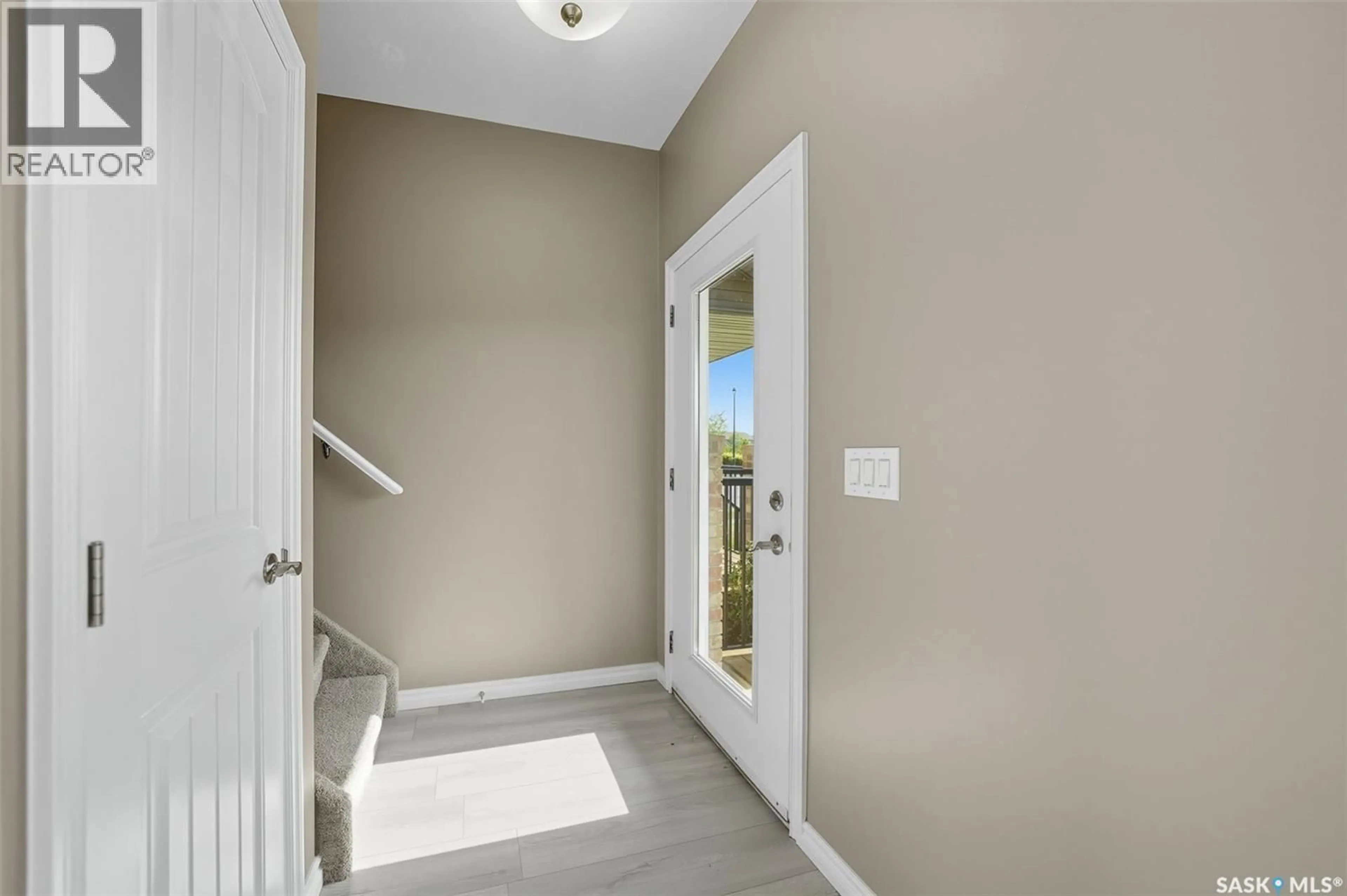 Indoor entryway for 806 STENSRUD ROAD, Saskatoon Saskatchewan S7W0C9