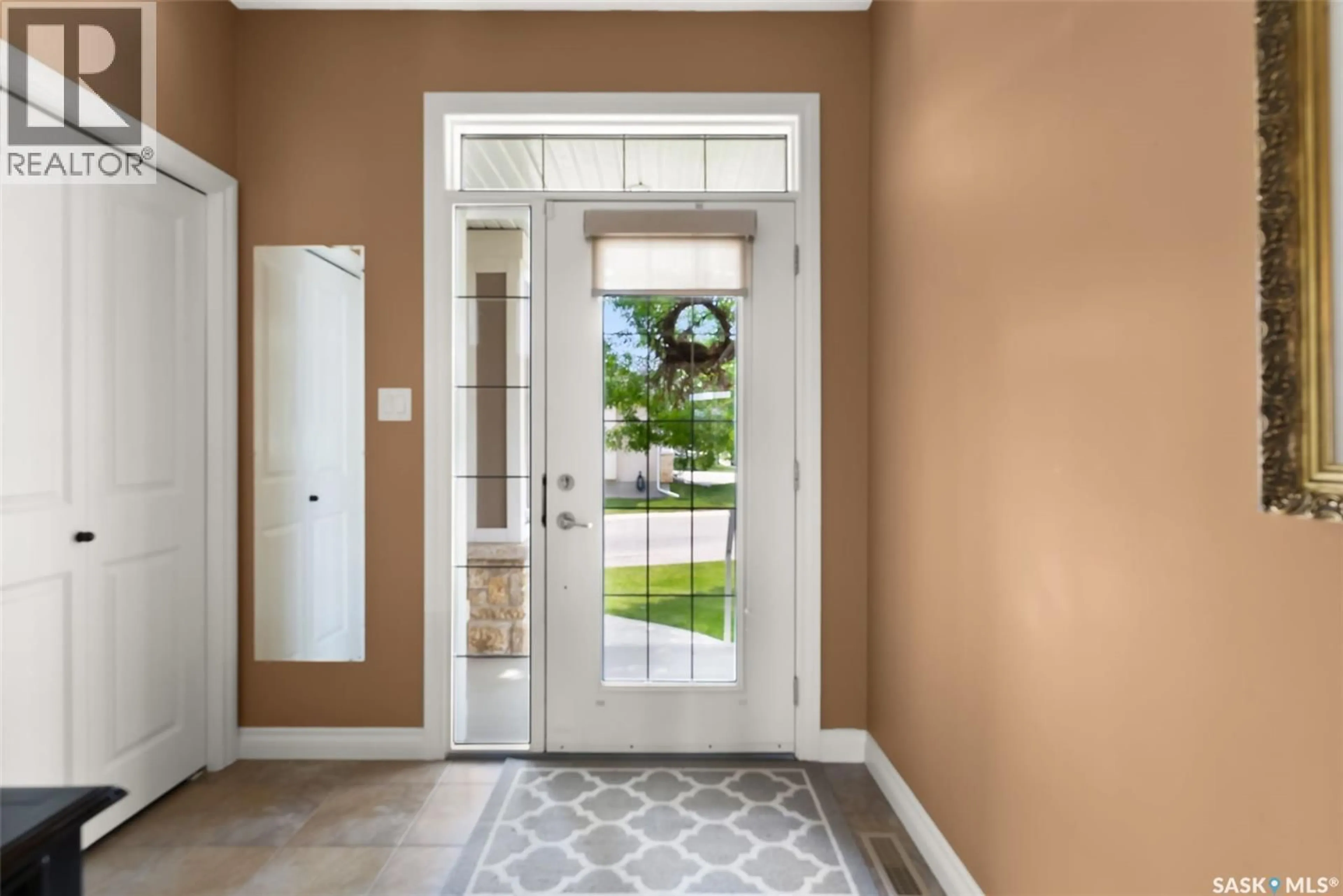 Indoor entryway for 122 WINTERGREENE LANE, Regina Saskatchewan S4S0A7