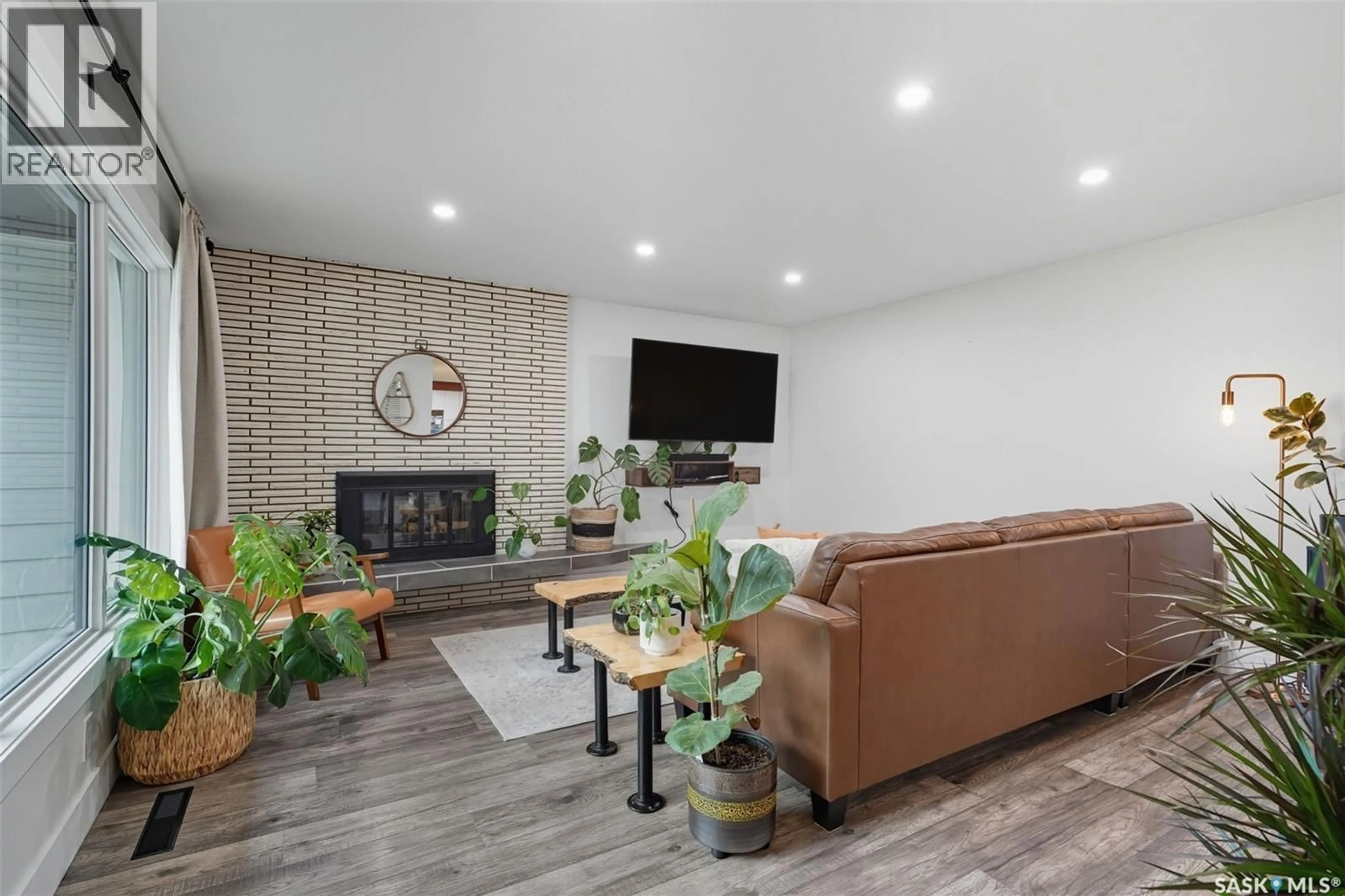 Living room with furniture, unknown for 7 RUTTER CRESCENT, Saskatoon Saskatchewan S7H0S9