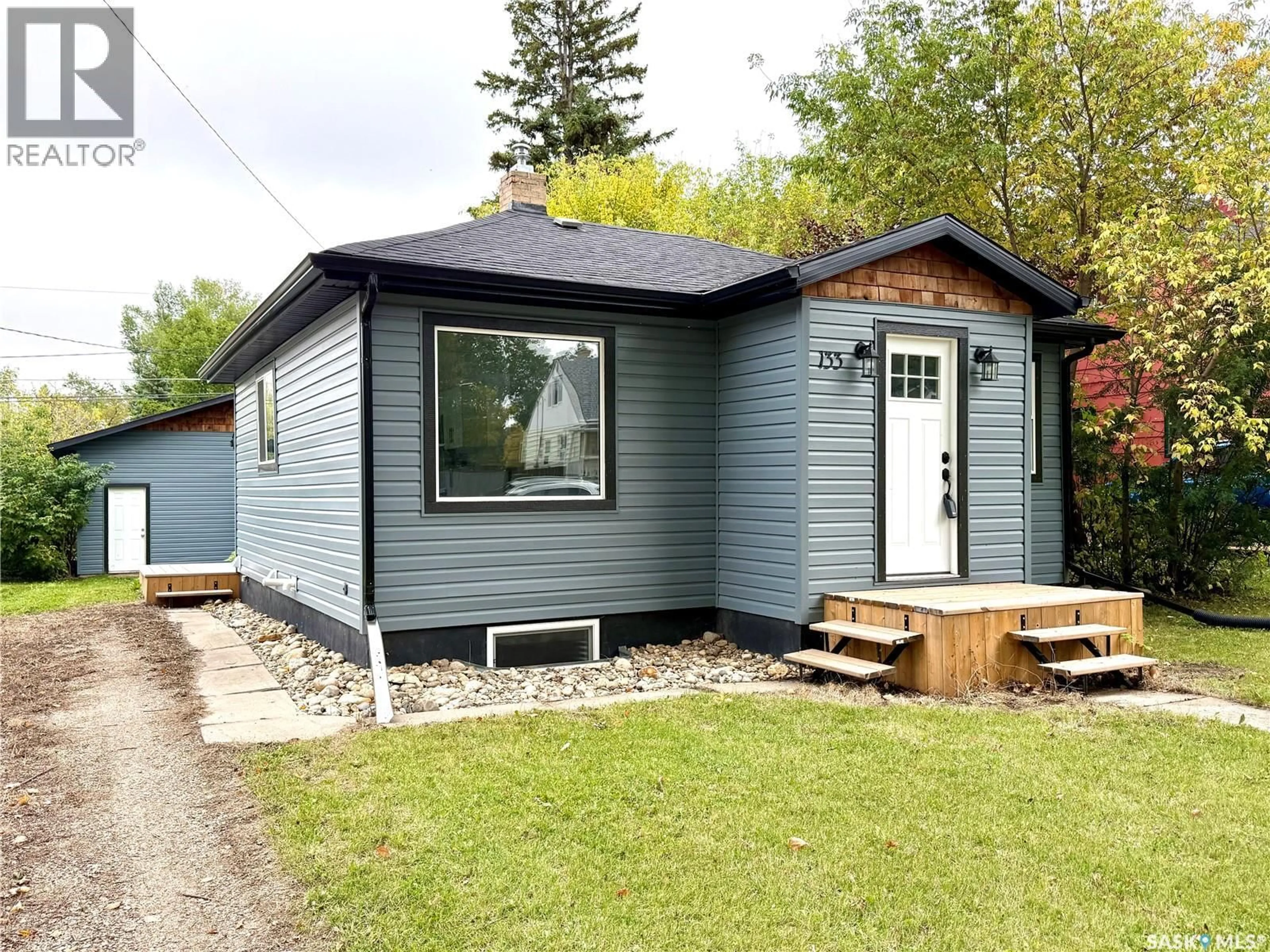 Home with vinyl exterior material, street for 133 ROSLYN AVENUE, Yorkton Saskatchewan S3N1P1