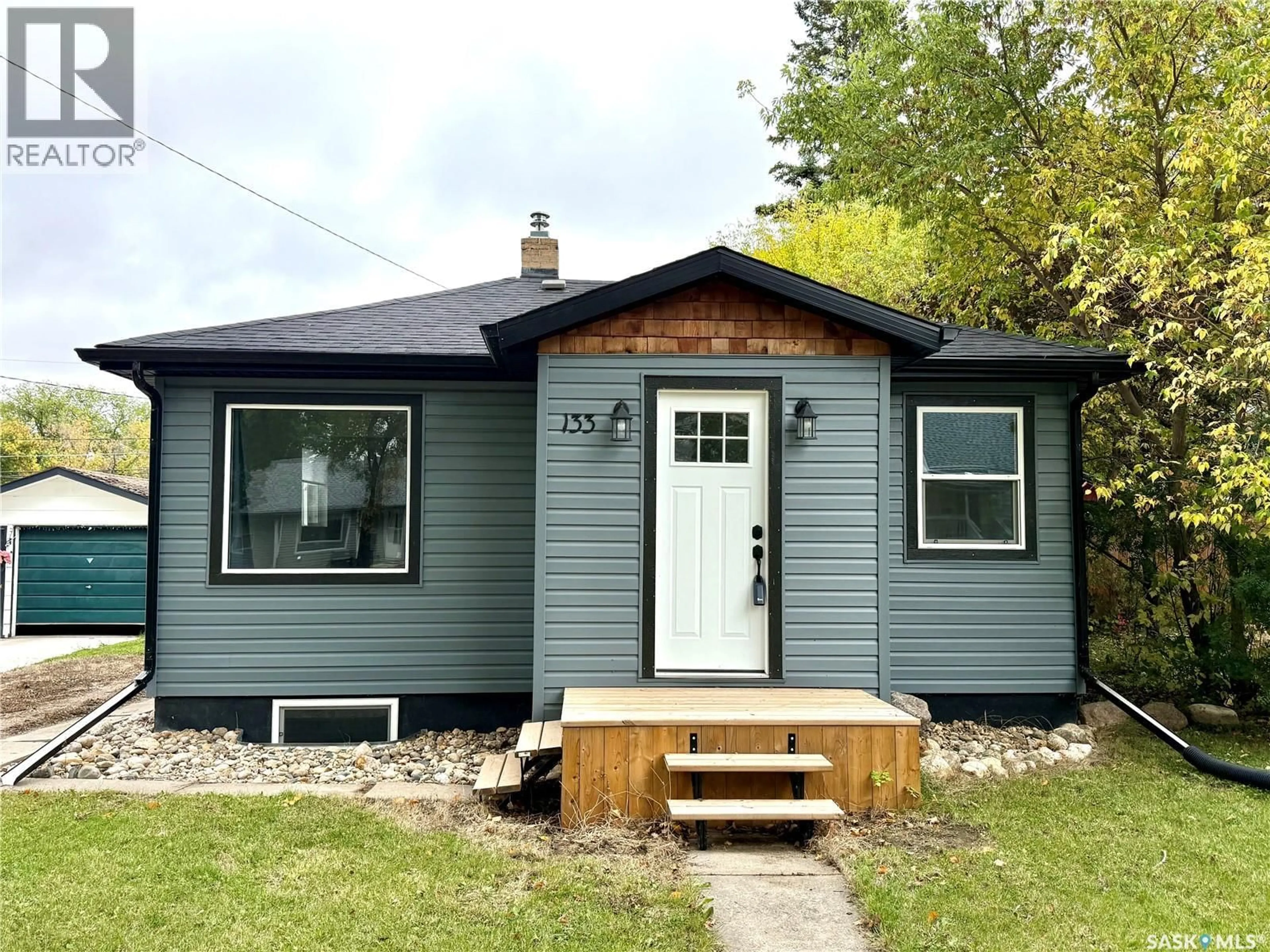 Home with vinyl exterior material, street for 133 ROSLYN AVENUE, Yorkton Saskatchewan S3N1P1