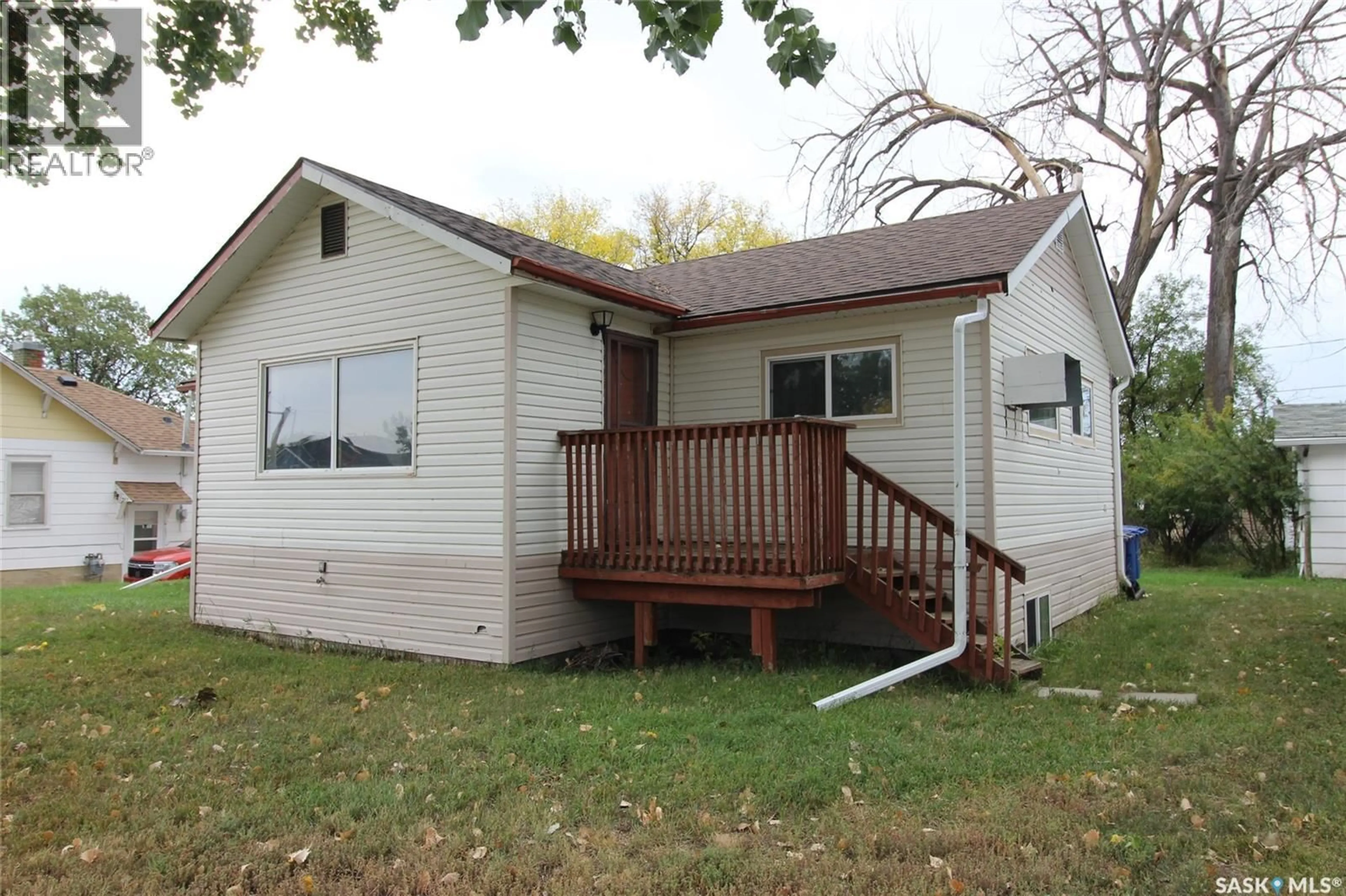 Home with vinyl exterior material, street for 138 REDCOAT DRIVE, Eastend Saskatchewan S0N0T0