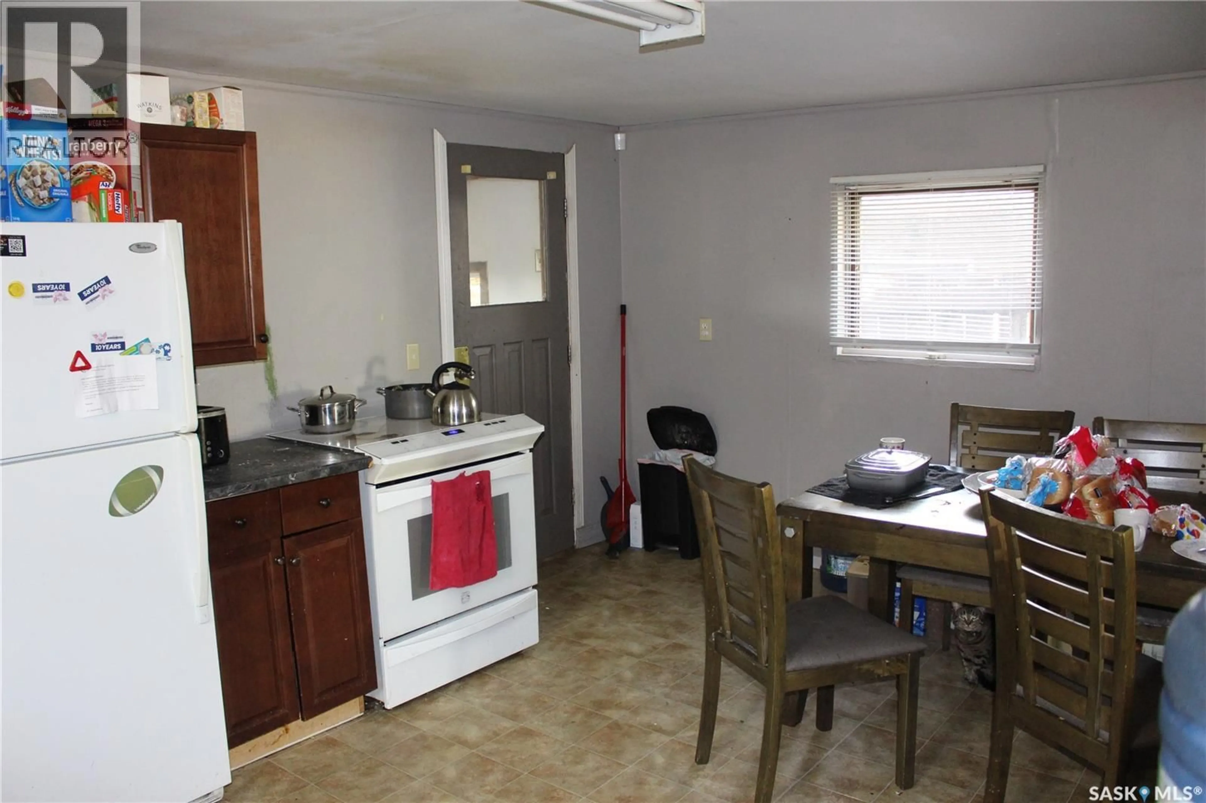 Standard kitchen, unknown for 812 CARTIER AVENUE, Moose Jaw Saskatchewan S6H1M1