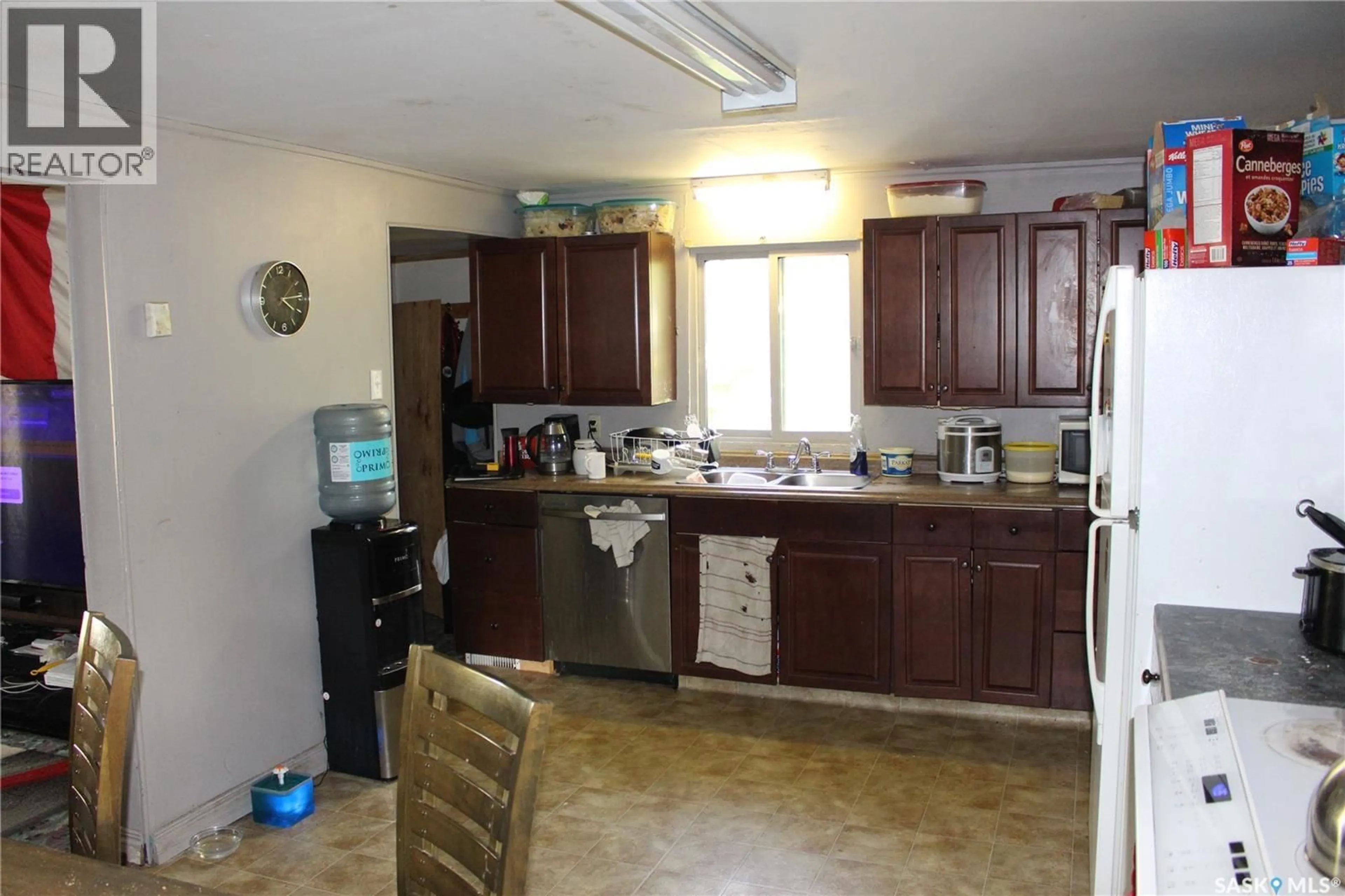 Standard kitchen, unknown for 812 CARTIER AVENUE, Moose Jaw Saskatchewan S6H1M1