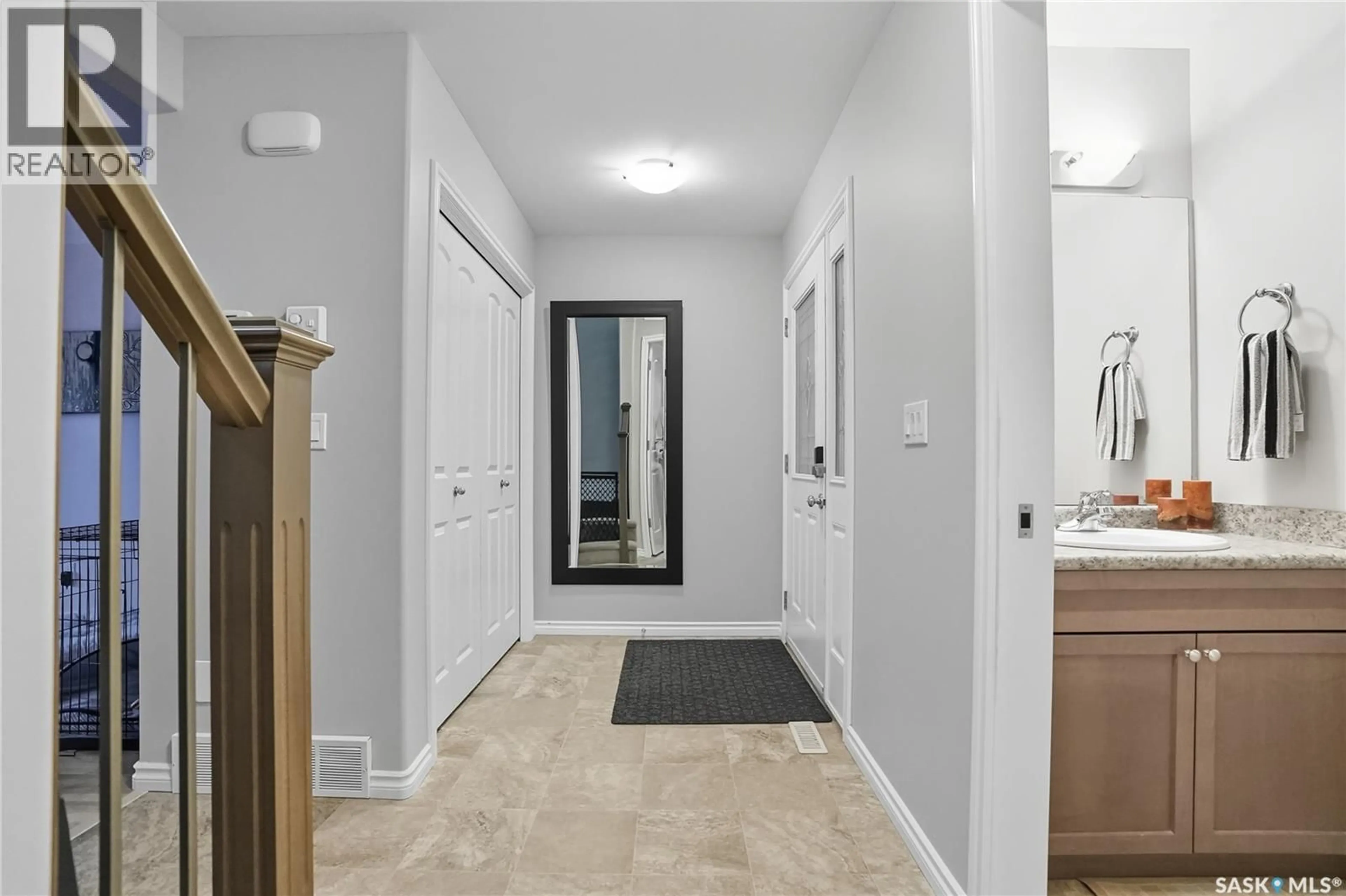 Indoor entryway for 446 LEWIN WAY, Saskatoon Saskatchewan S7T0T3