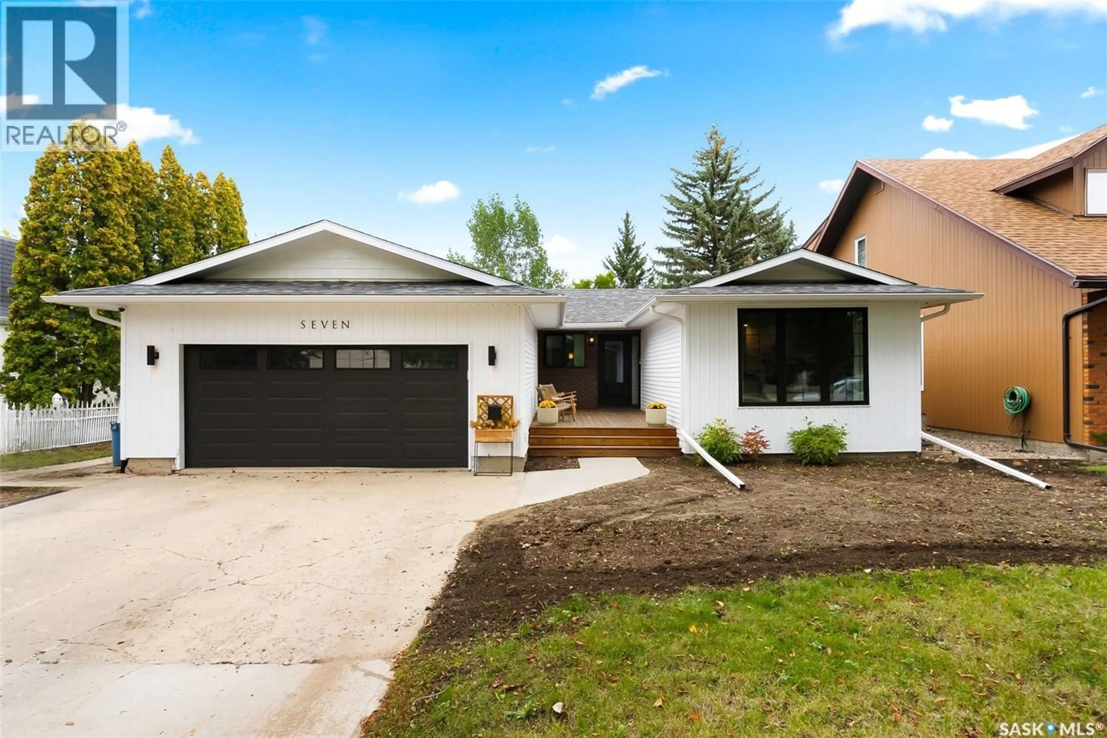 Home with vinyl exterior material, street for 7 TRUDEAU BAY, Regina Saskatchewan S4S6V3