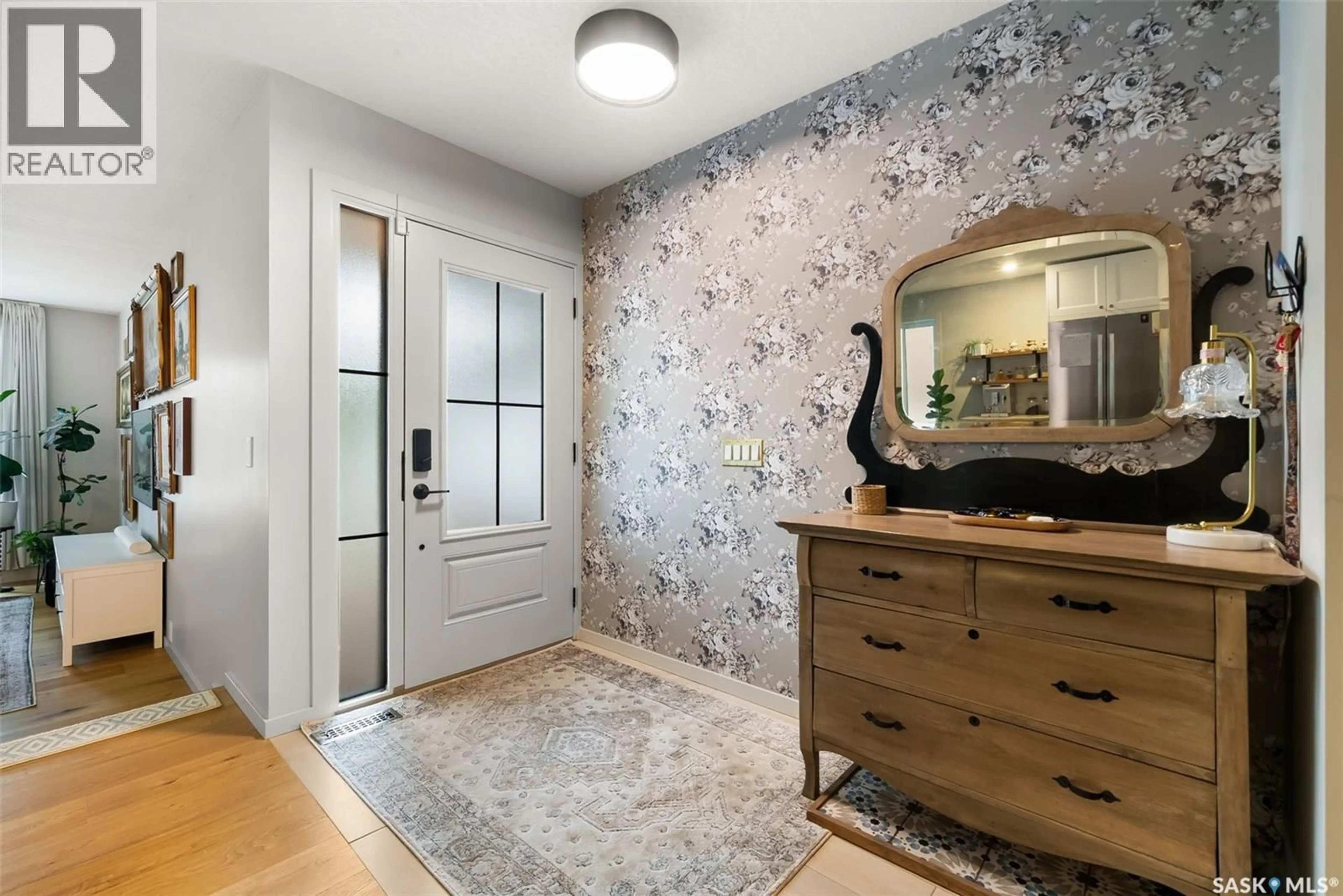 Indoor entryway for 7 TRUDEAU BAY, Regina Saskatchewan S4S6V3