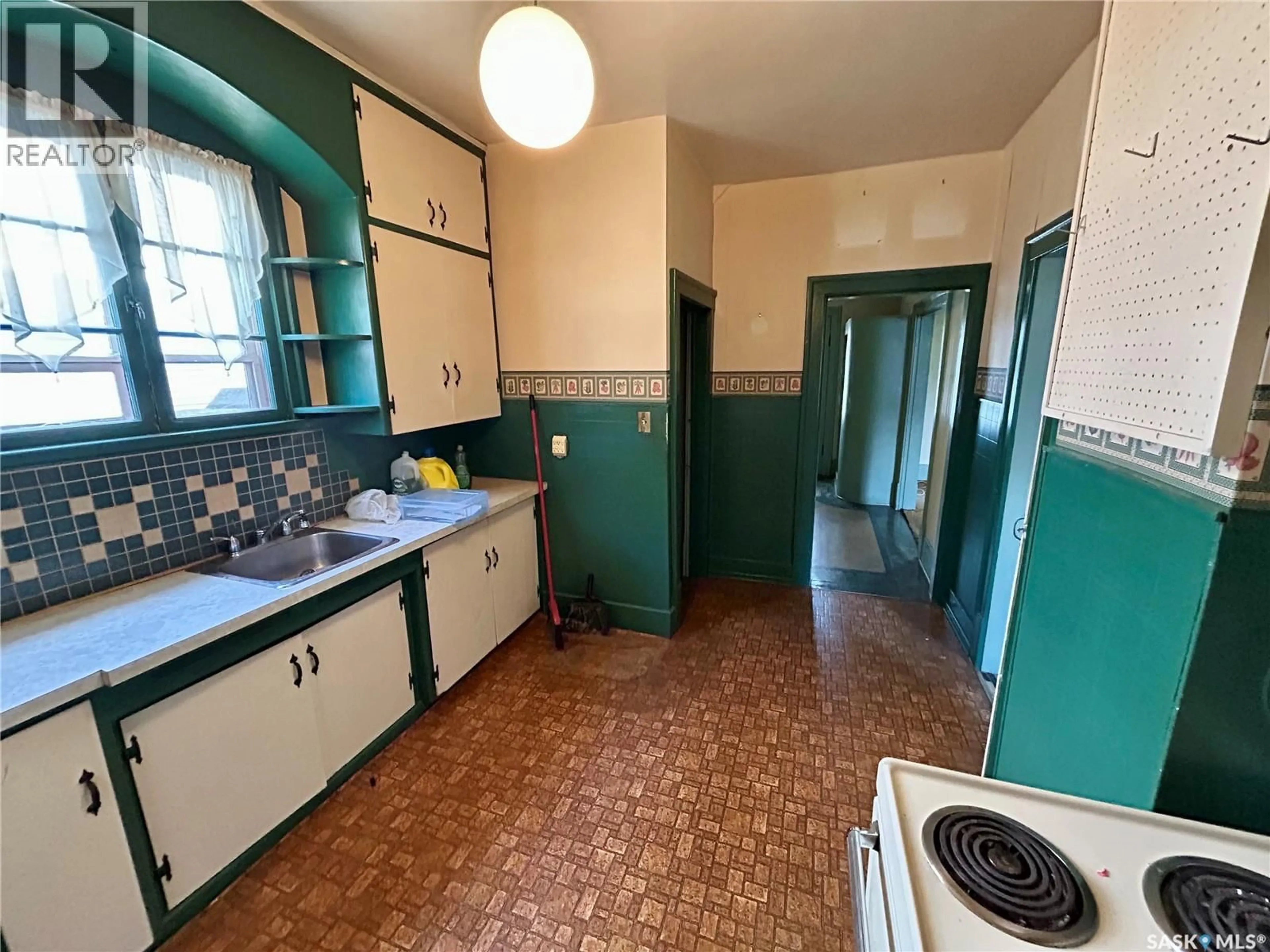 Standard kitchen, unknown for 620 MCPHERSON AVENUE, Saskatoon Saskatchewan S7N0X6