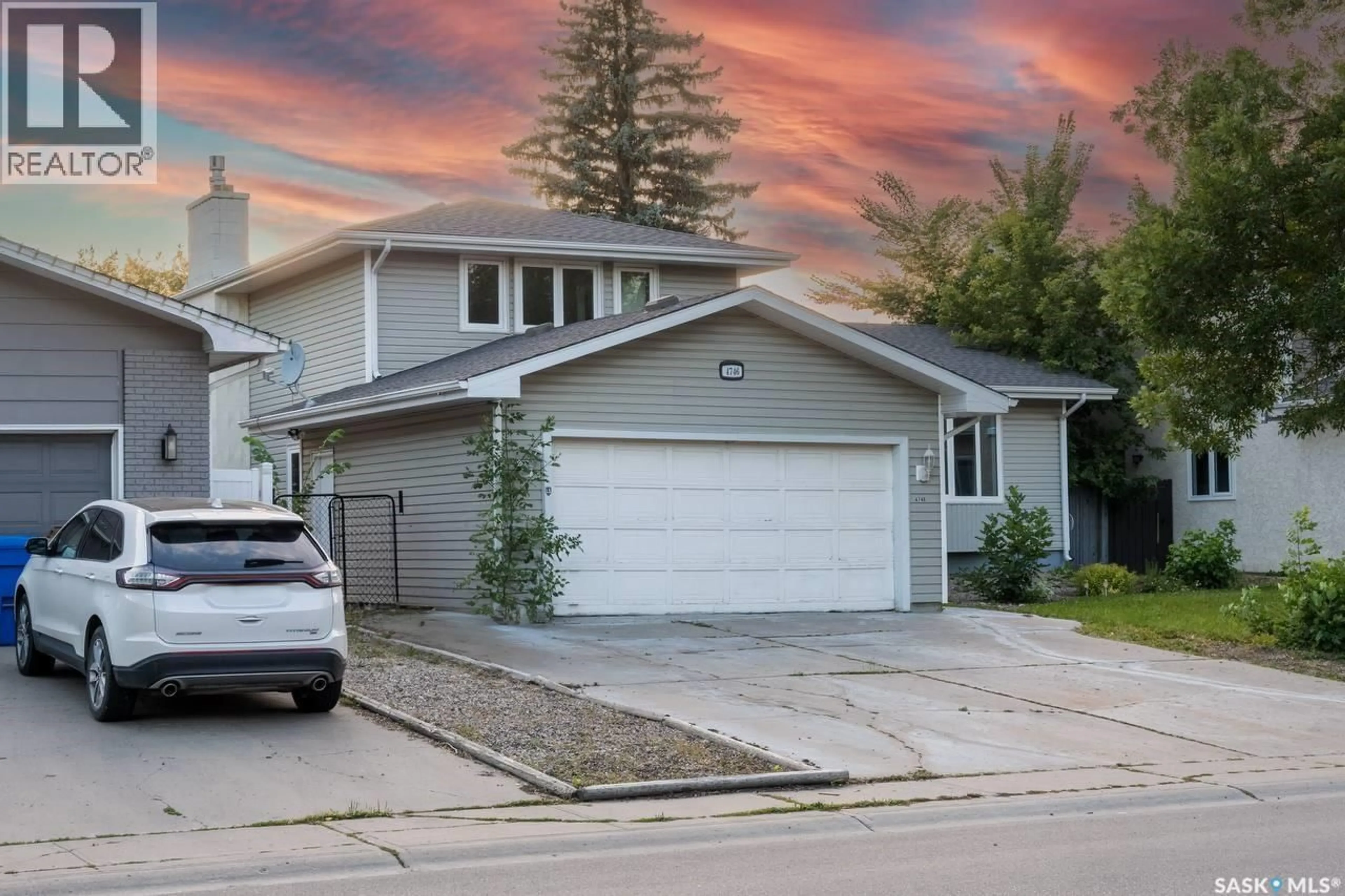 Home with vinyl exterior material, street for 4746 MCTAVISH STREET, Regina Saskatchewan S4S6N6