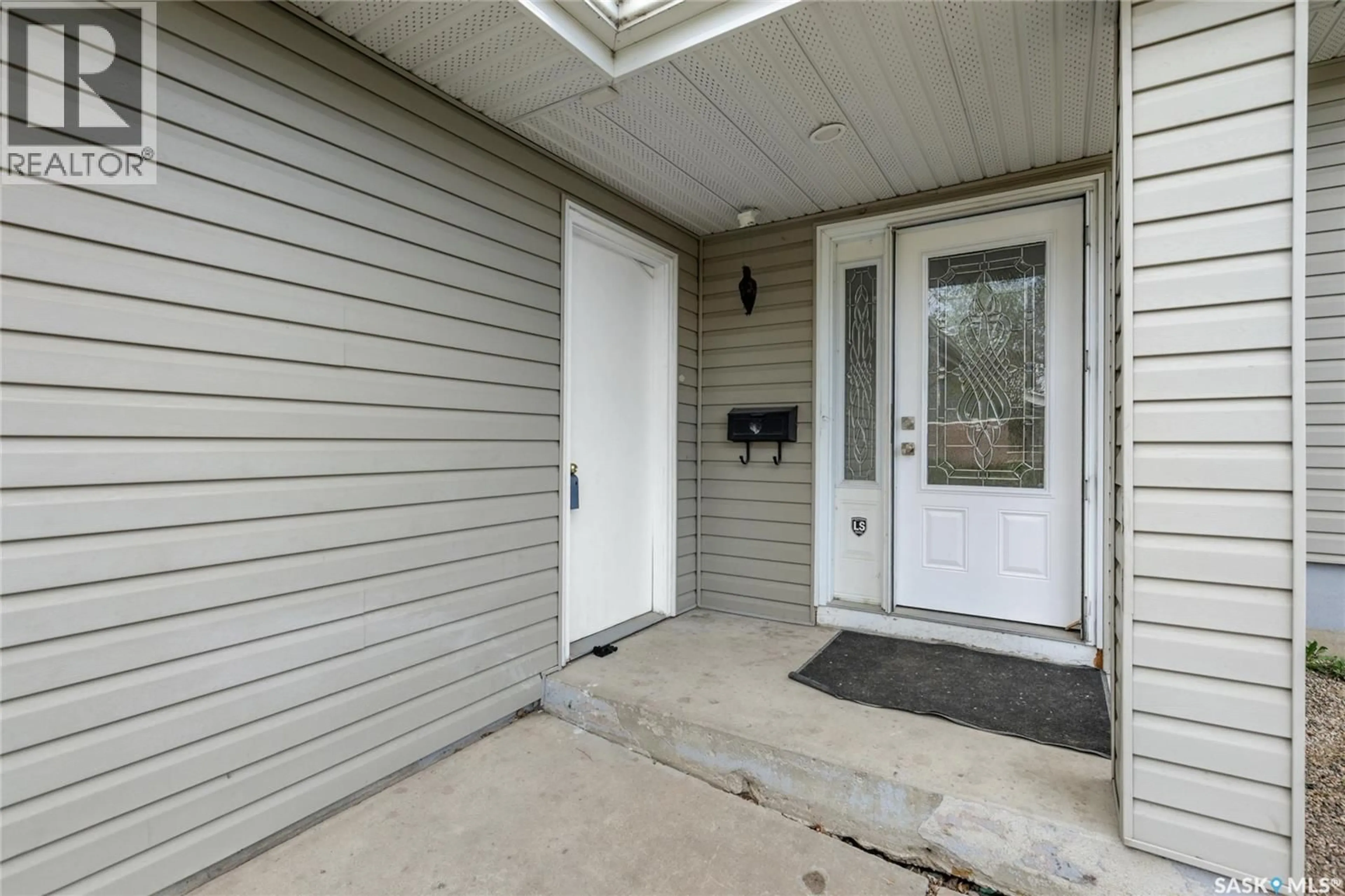 Indoor entryway for 4746 MCTAVISH STREET, Regina Saskatchewan S4S6N6