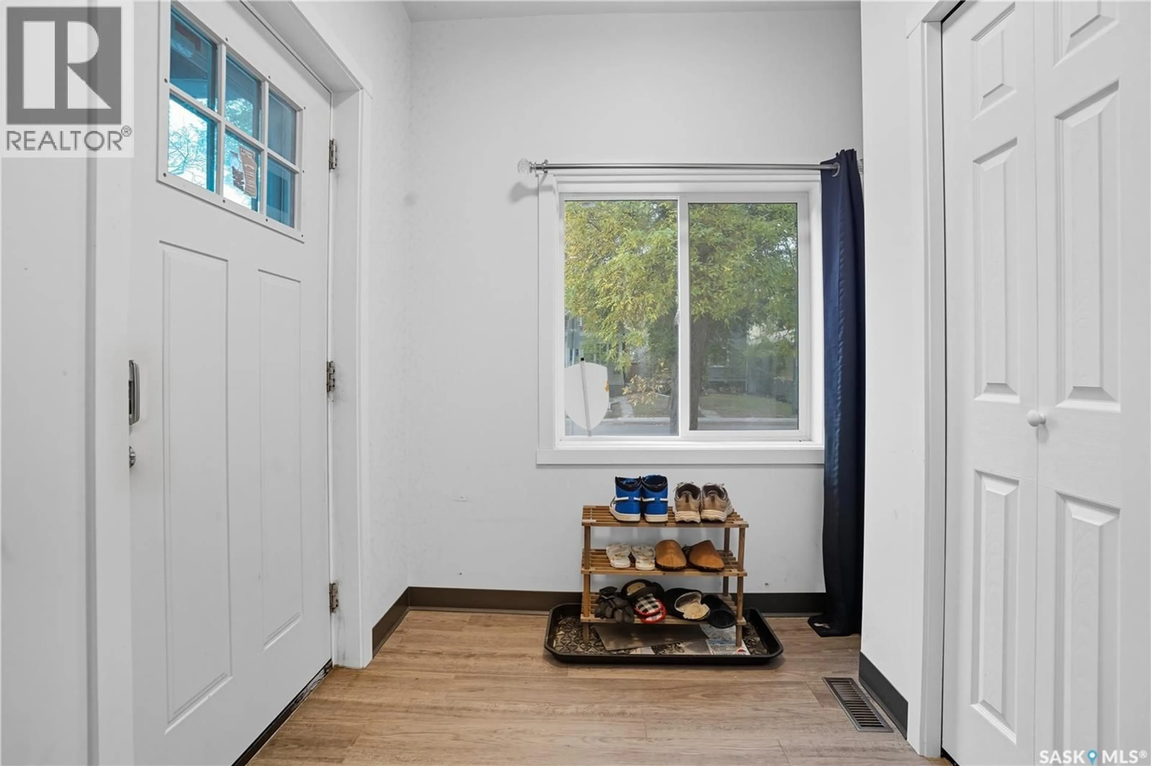 Indoor entryway for 2224 TORONTO STREET, Regina Saskatchewan S4P1N5
