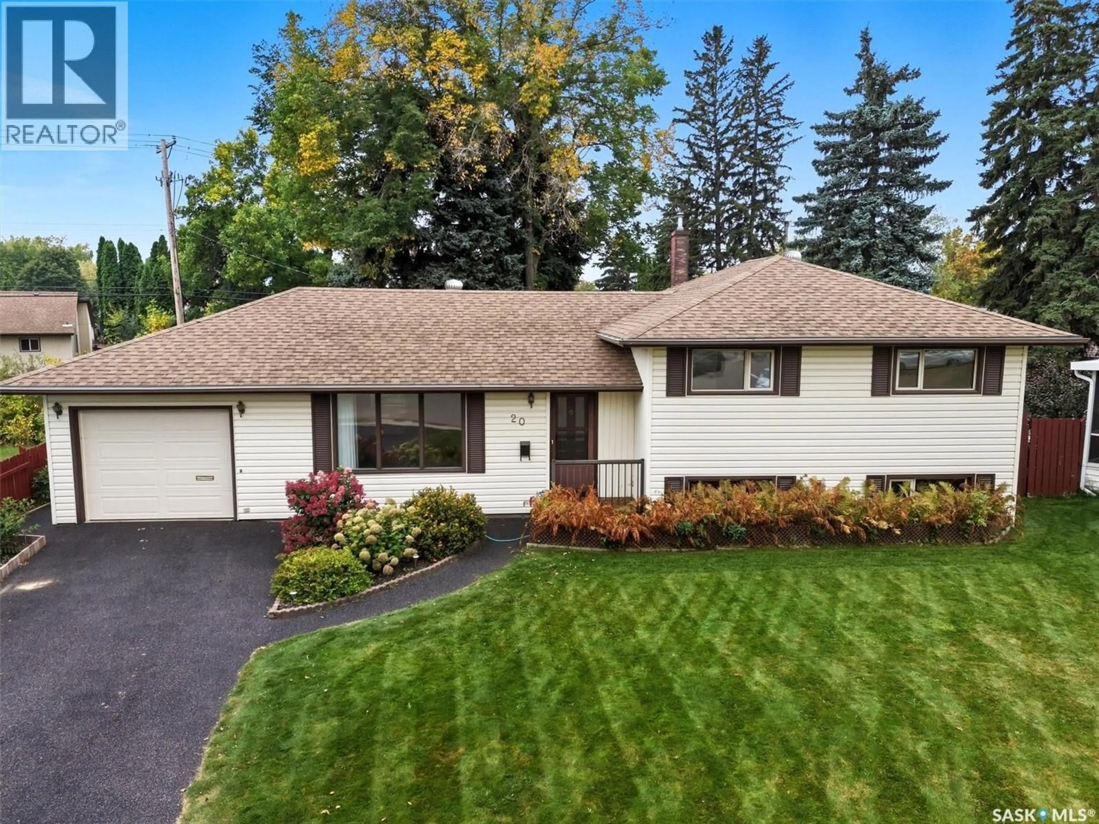 Home with vinyl exterior material, street for 20 MACDERMID CRESCENT, Saskatoon Saskatchewan S7J2R2