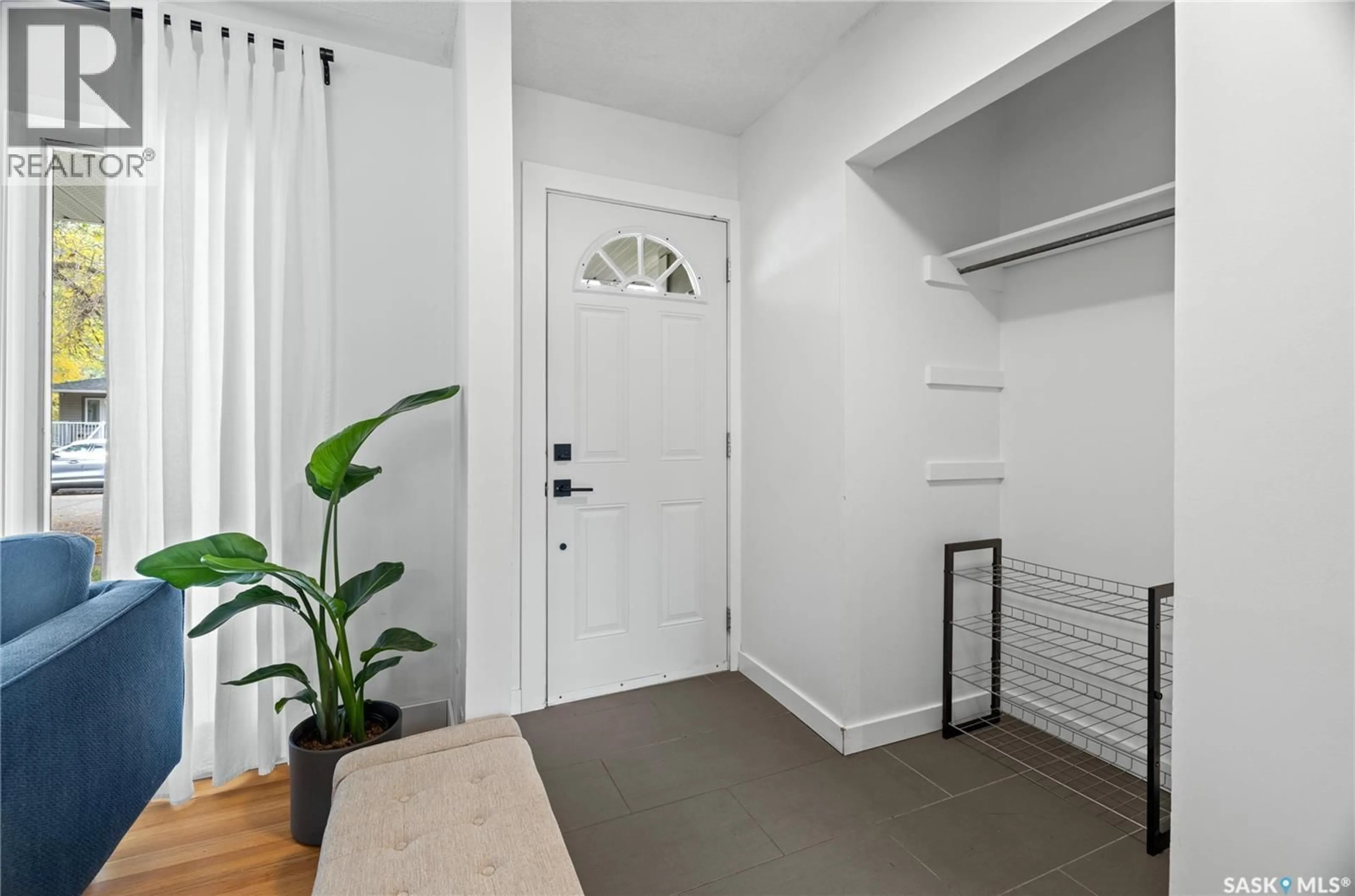 Indoor entryway for 3411 21ST AVENUE, Regina Saskatchewan S4S0T8