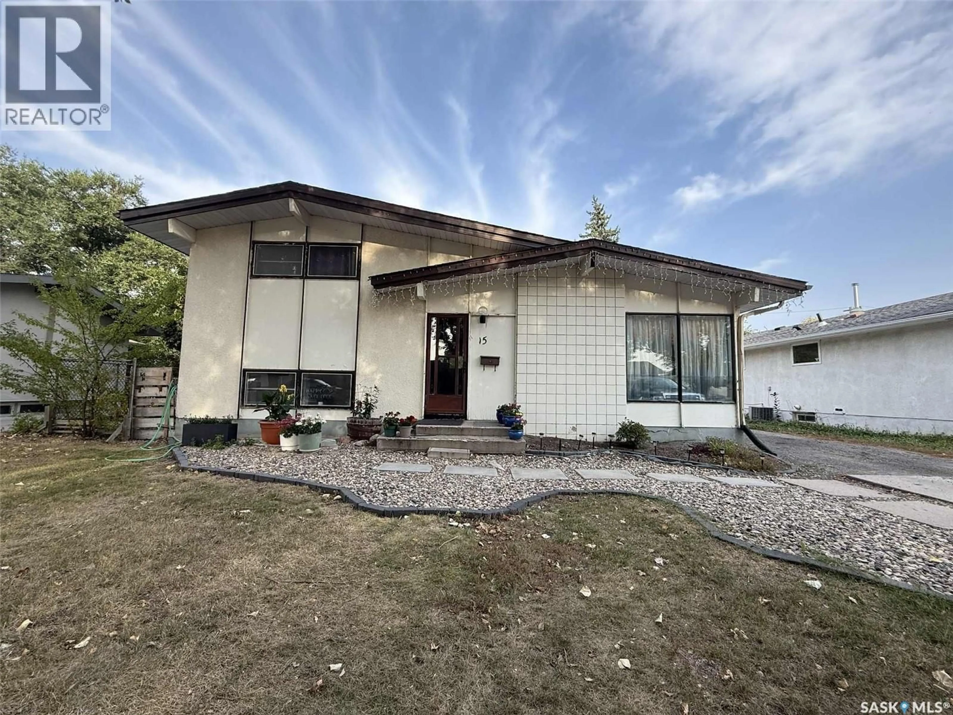 Home with vinyl exterior material, unknown for 15 RICHARDSON CRESCENT, Regina Saskatchewan S4S4J2