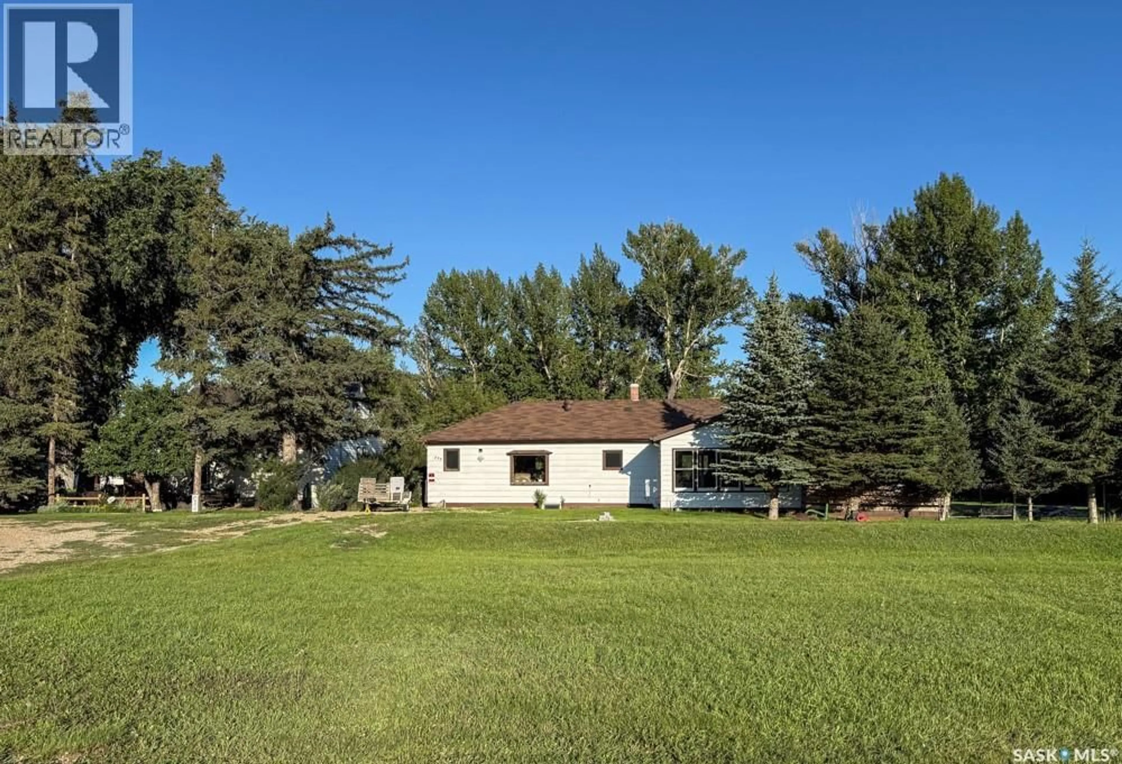 A pic from outside/outdoor area/front of a property/back of a property/a pic from drone, unknown for 223 RIVERSIDE BOULEVARD, Eastend Saskatchewan S0N0T0
