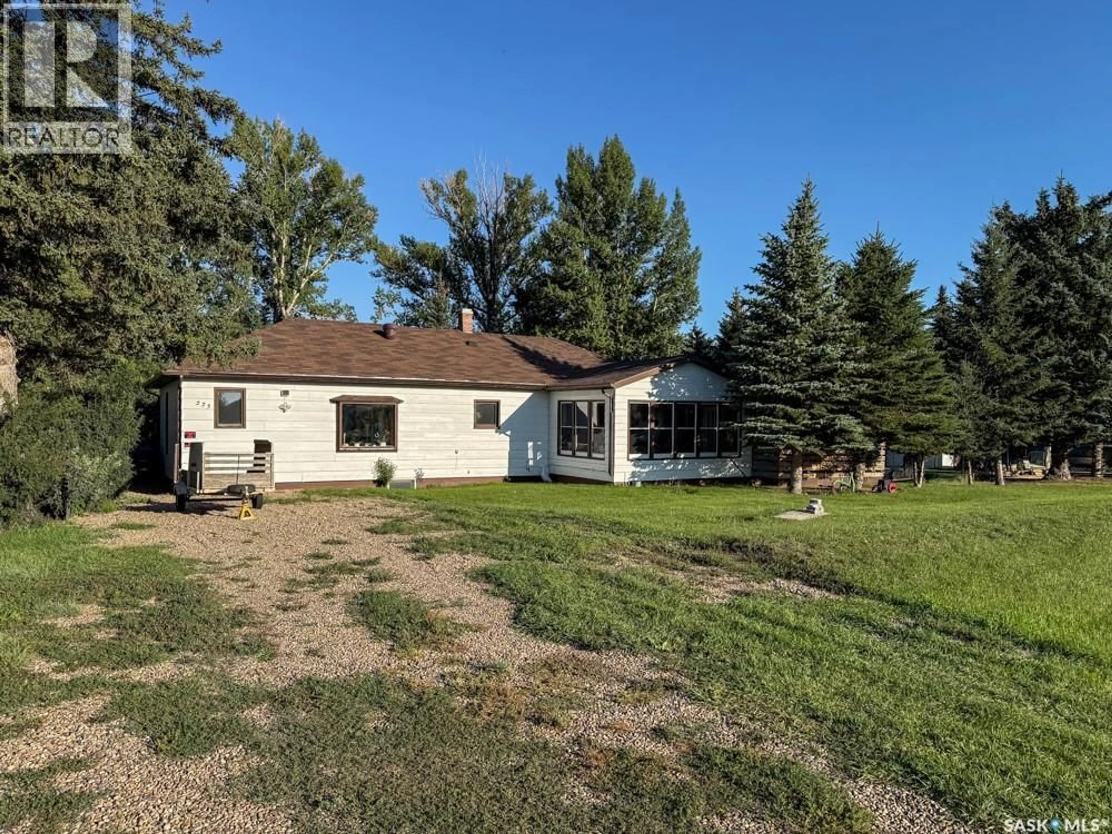 A pic from outside/outdoor area/front of a property/back of a property/a pic from drone, unknown for 223 RIVERSIDE BOULEVARD, Eastend Saskatchewan S0N0T0