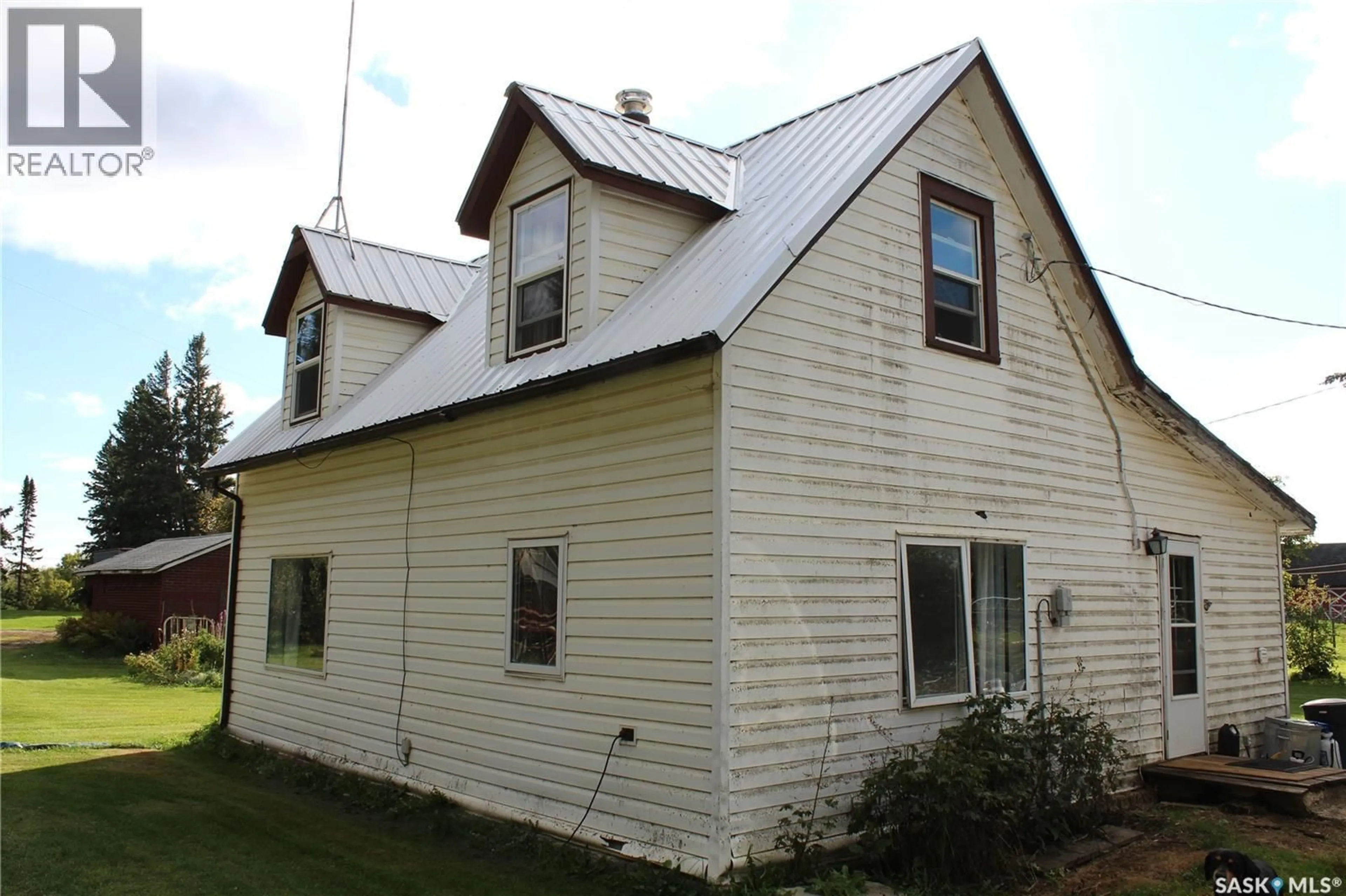 Home with vinyl exterior material, building for VAUGHTERS ACREAGE, Willow Creek Rm No. 458 Saskatchewan S0E1A0