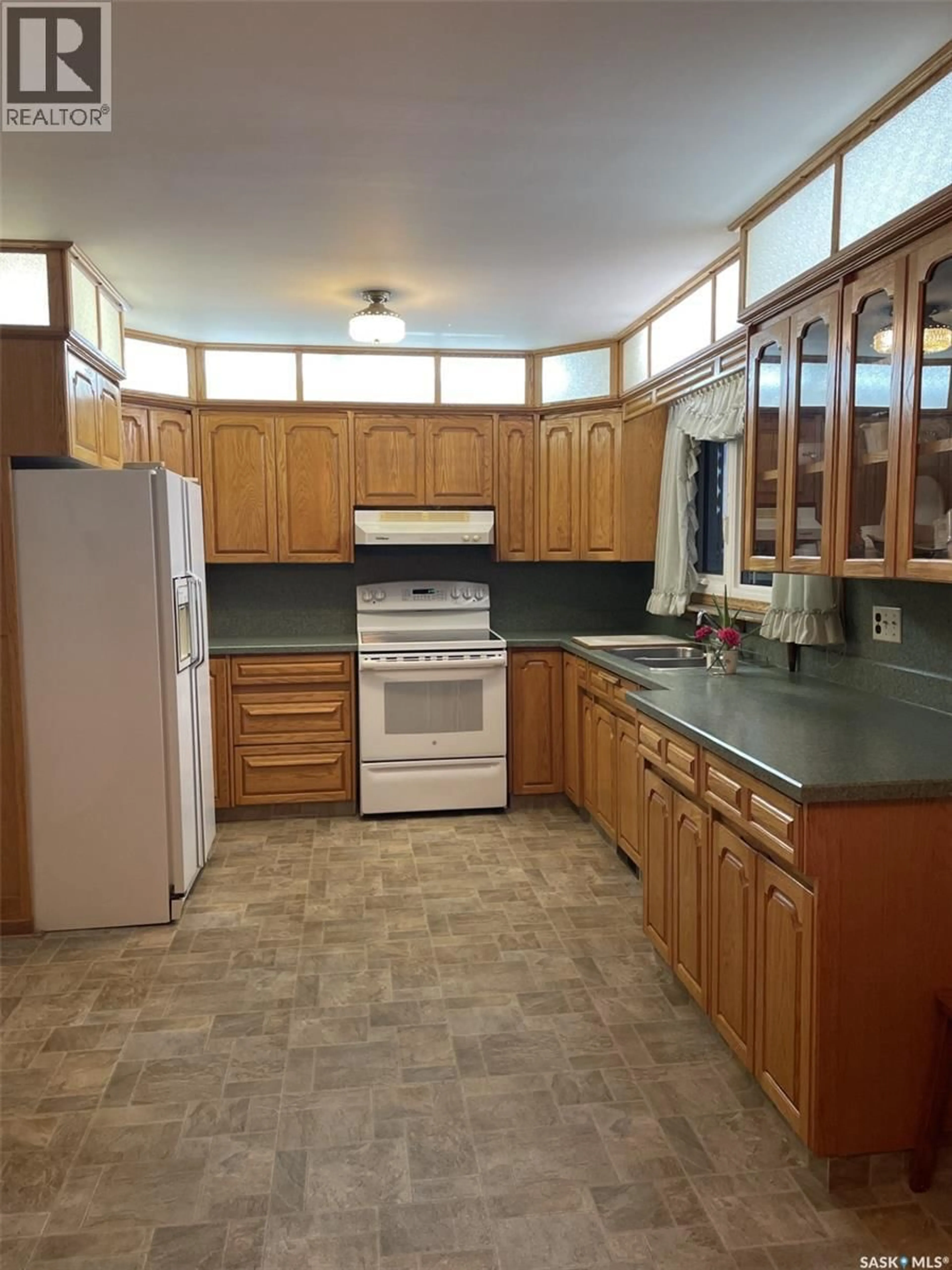Standard kitchen, unknown for 38 ROSEFIELD DRIVE, Yorkton Saskatchewan S3N2R4