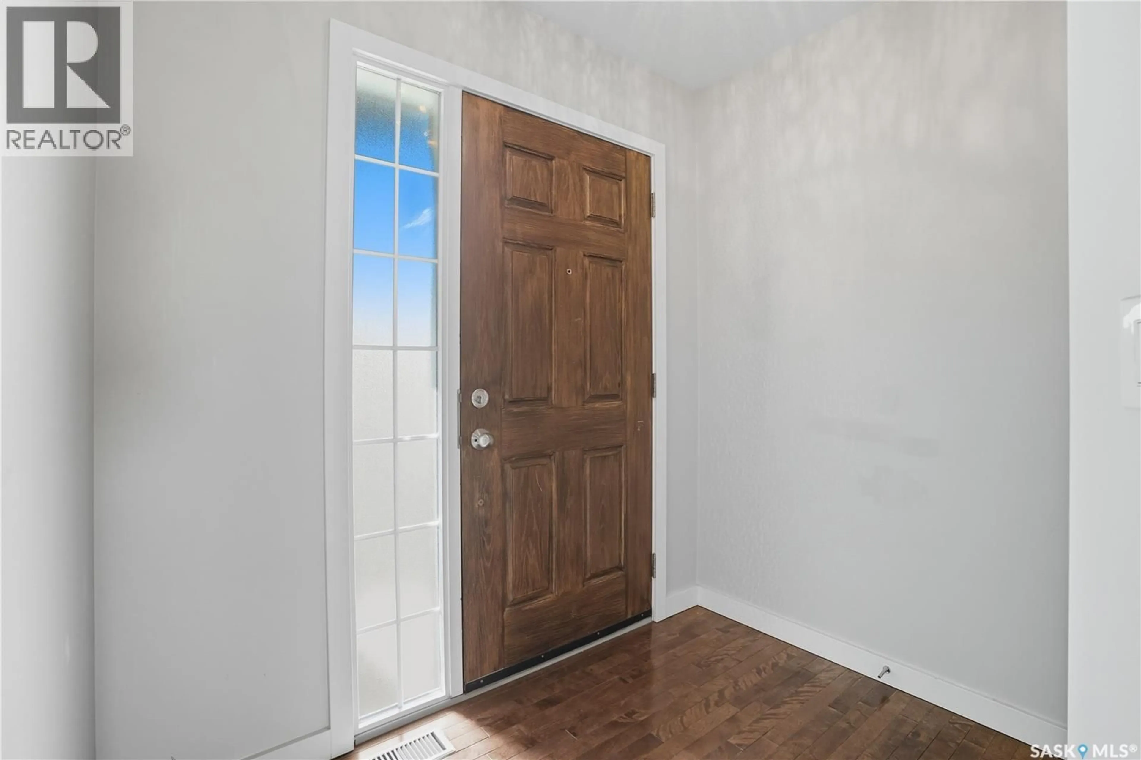 Indoor entryway for 507 455 REMPEL LANE, Saskatoon Saskatchewan S7T0R9