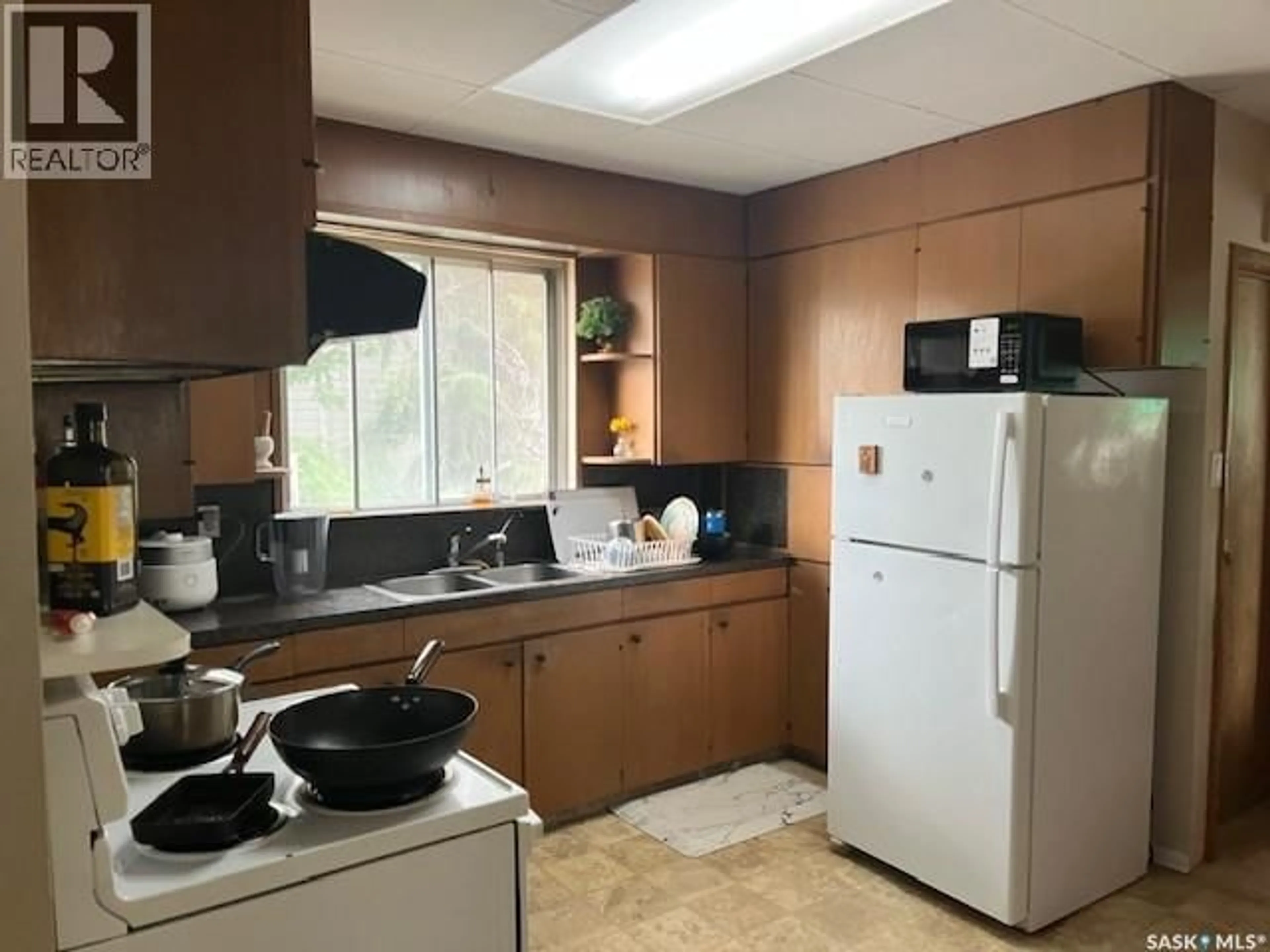 Standard kitchen, unknown for 780 STADACONA STREET, Moose Jaw Saskatchewan S6H2S5