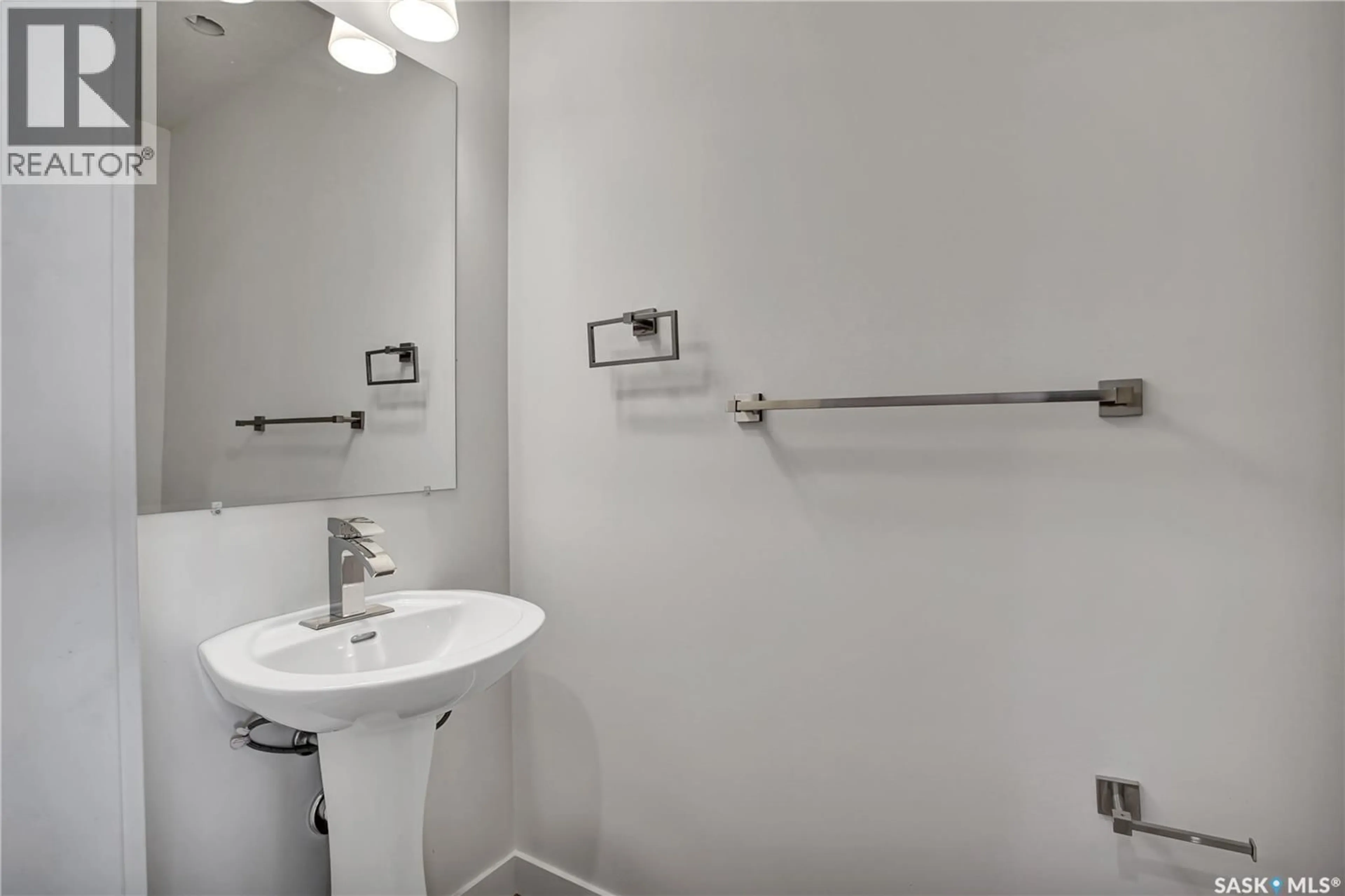 Standard bathroom, ceramic/tile floor for 423 STROMBERG CRESCENT, Saskatoon Saskatchewan S7L7N2