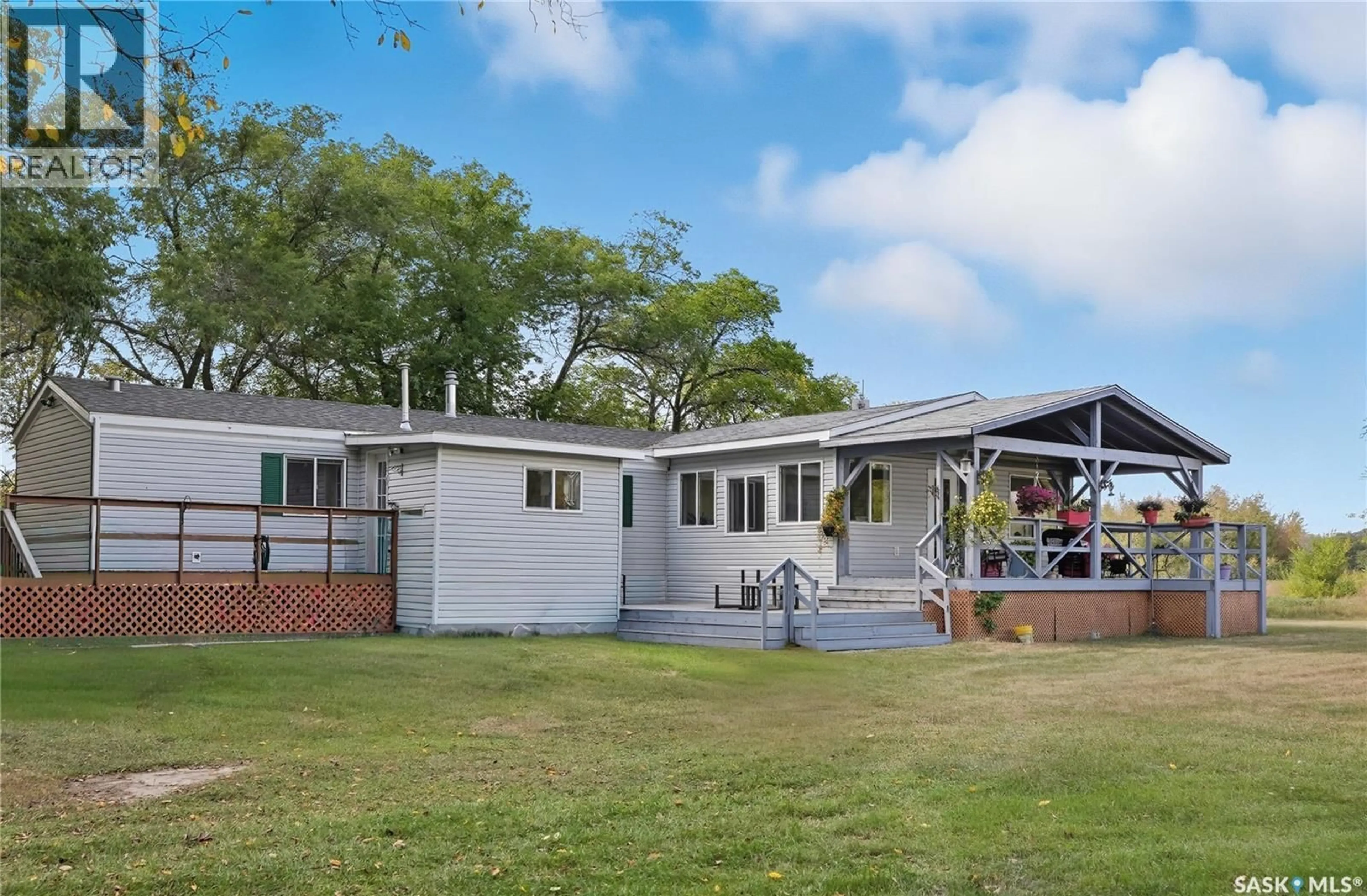 Home with vinyl exterior material, unknown for GRANDORA ACREAGE, Vanscoy Rm No. 345 Saskatchewan S0K1V0