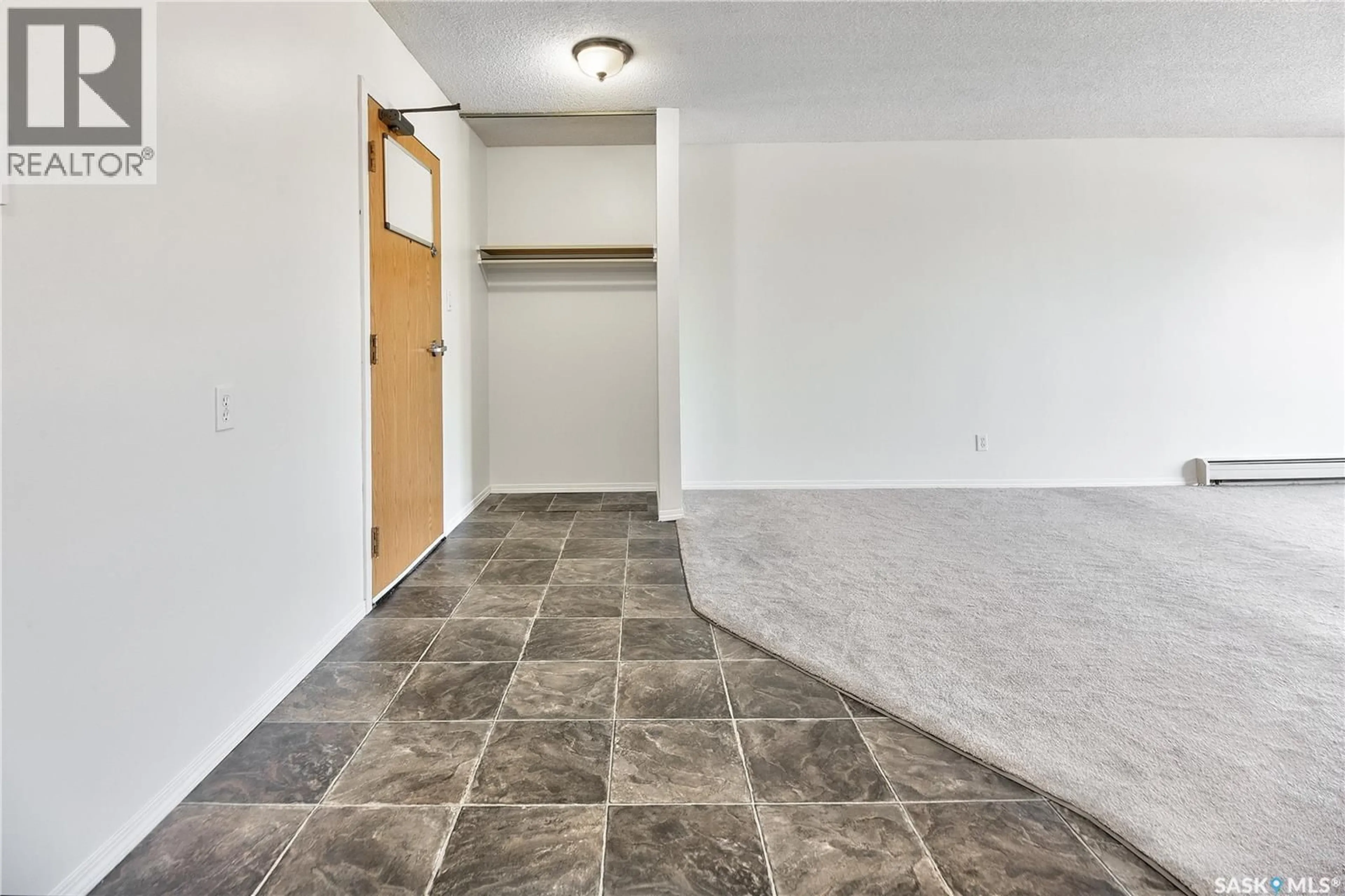 Indoor entryway for 315 - 303 TAIT CRESCENT, Saskatoon Saskatchewan S7H5L6