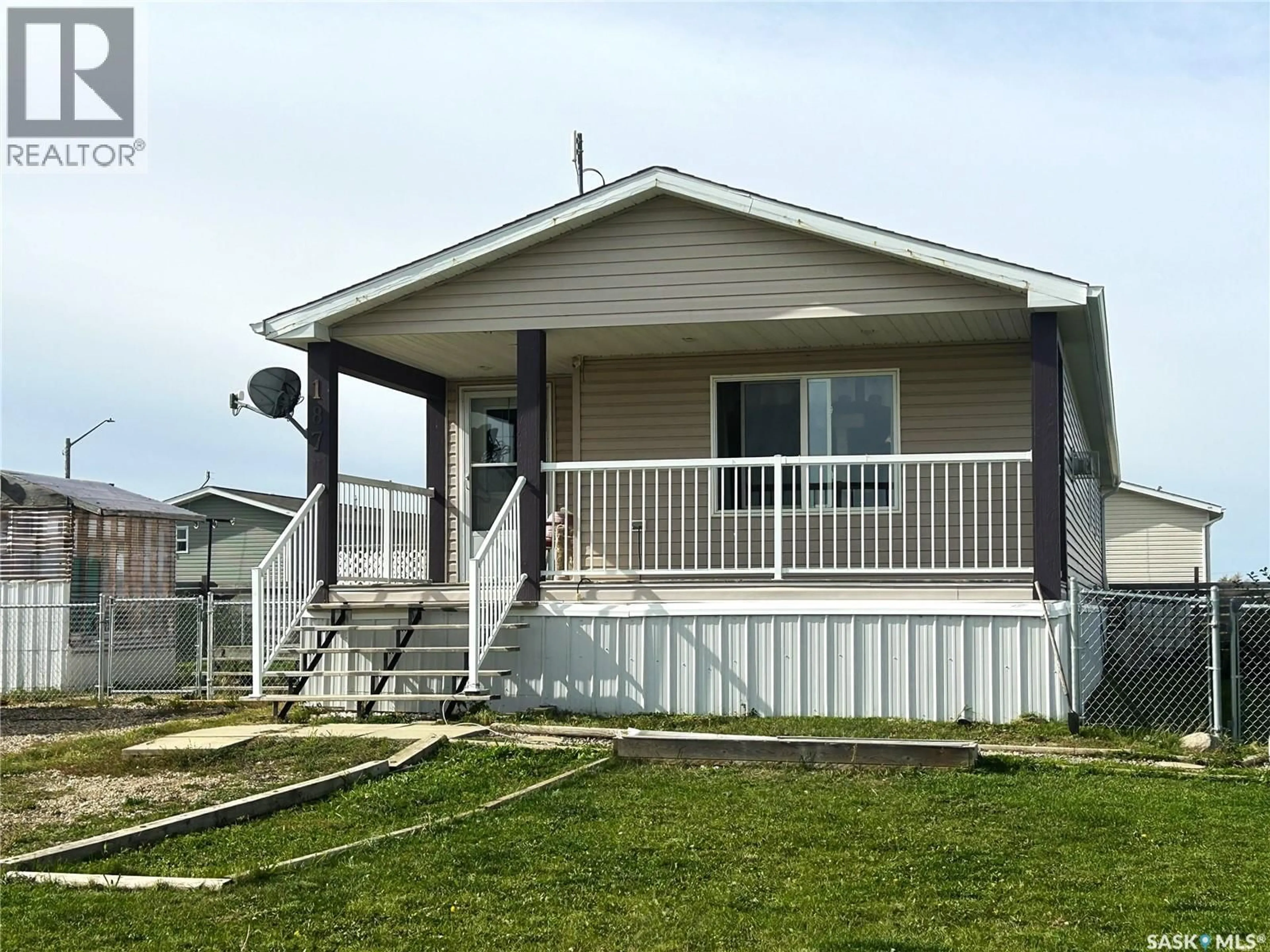 Home with vinyl exterior material, unknown for 187 ROBINSON AVENUE, Macoun Saskatchewan S0C1P0