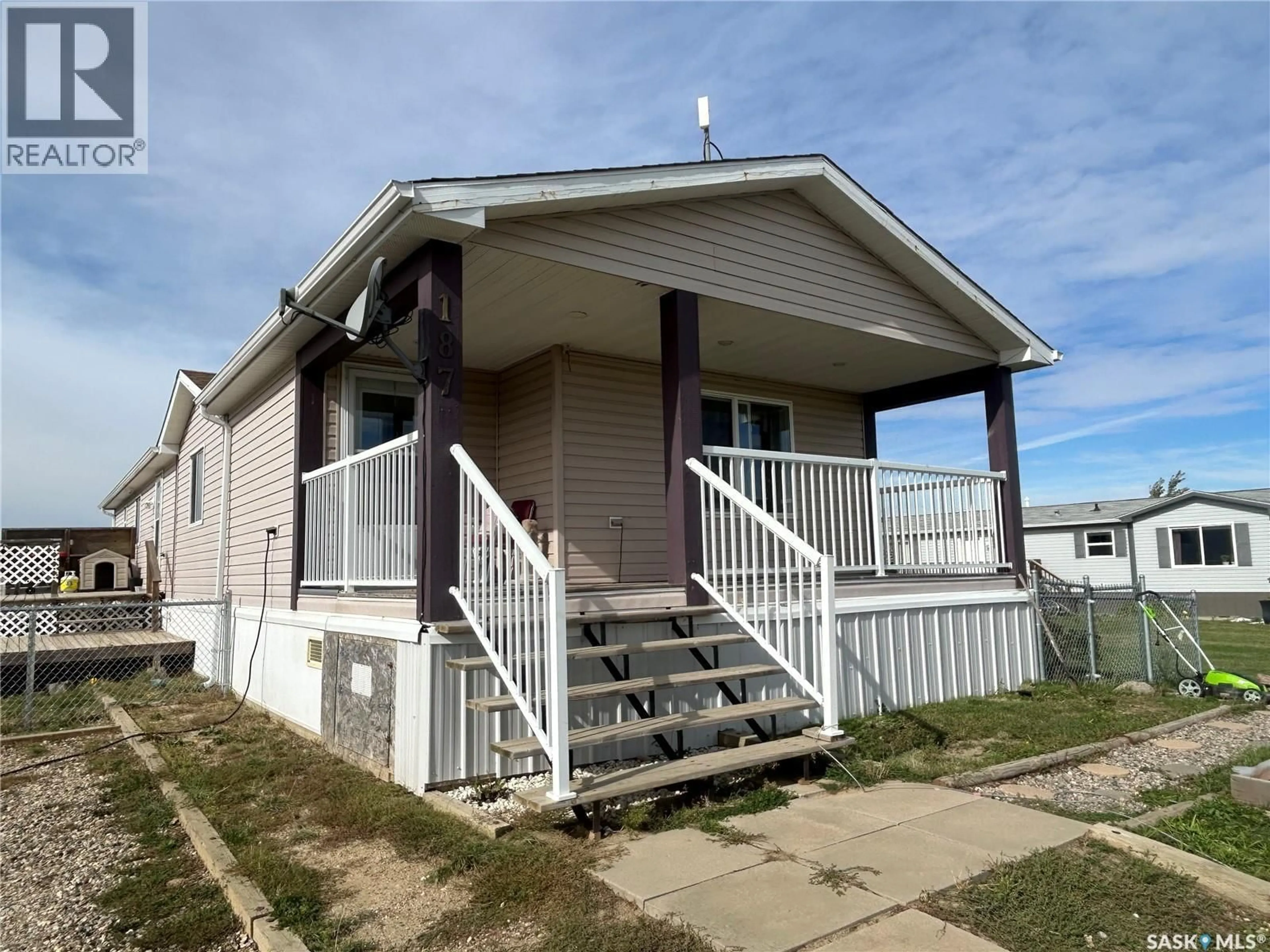 Home with vinyl exterior material, building for 187 ROBINSON AVENUE, Macoun Saskatchewan S0C1P0