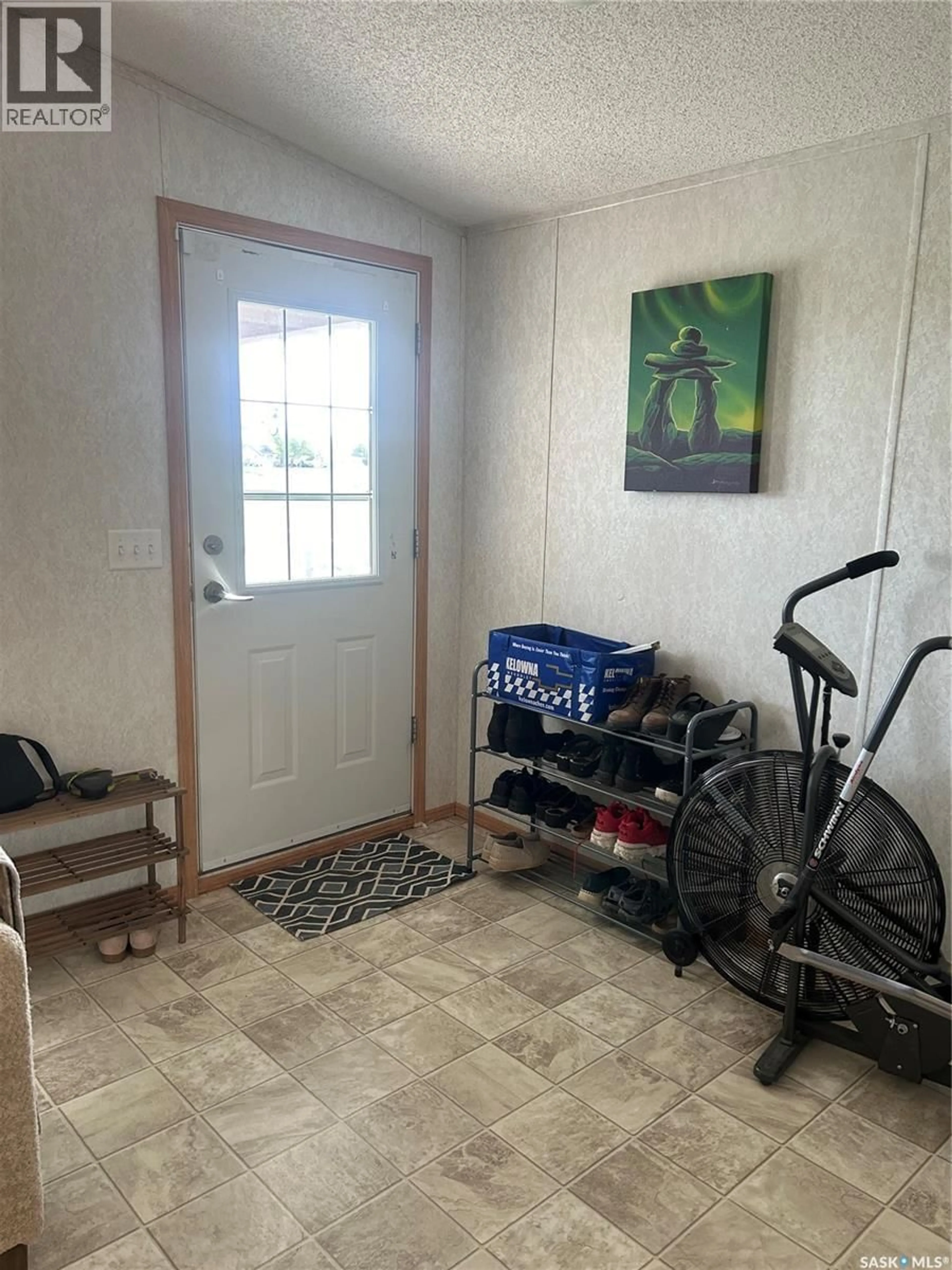 Indoor entryway for 187 ROBINSON AVENUE, Macoun Saskatchewan S0C1P0