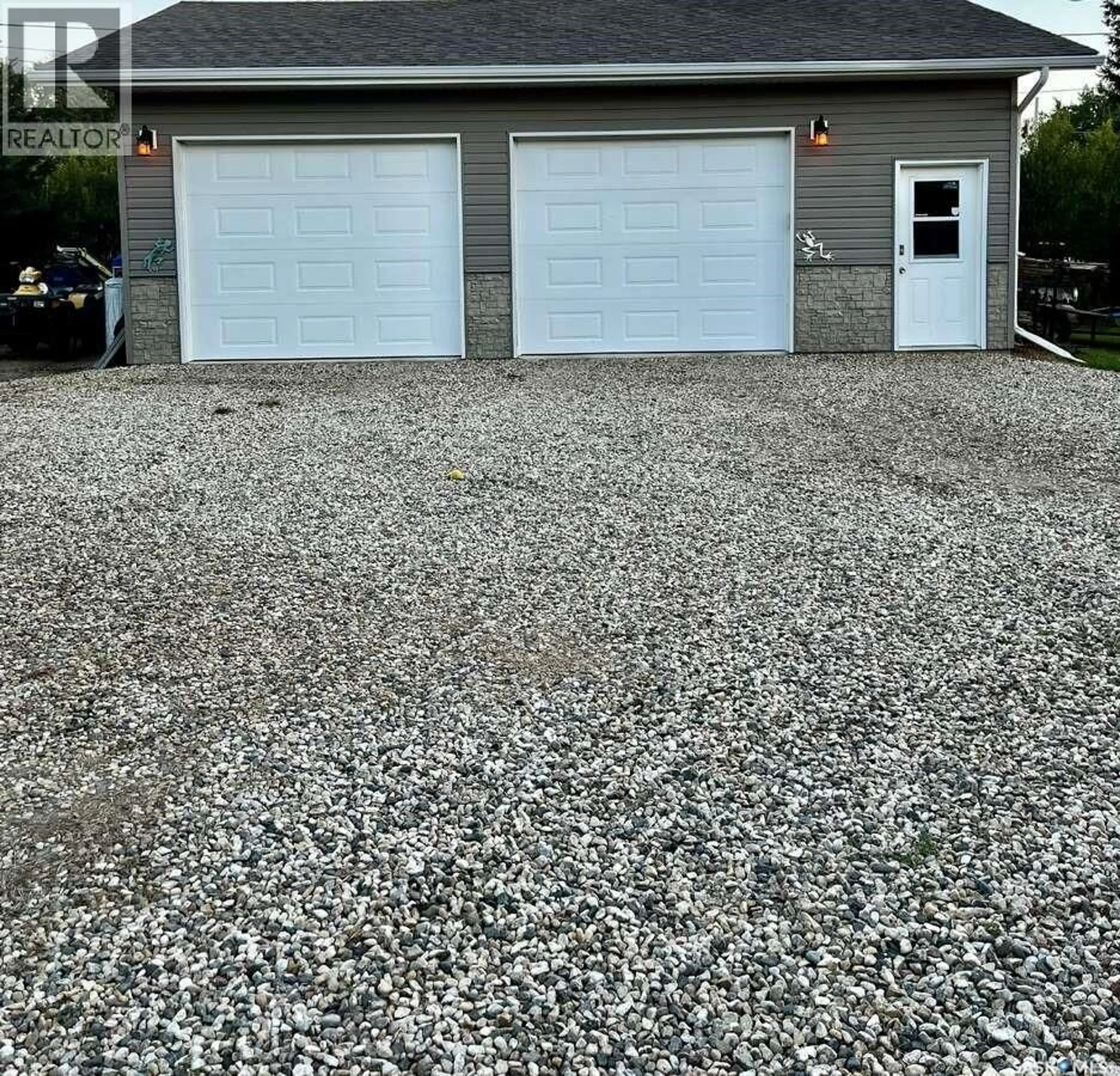 Indoor garage for 305 3RD STREET, St. Brieux Saskatchewan S0K3V0