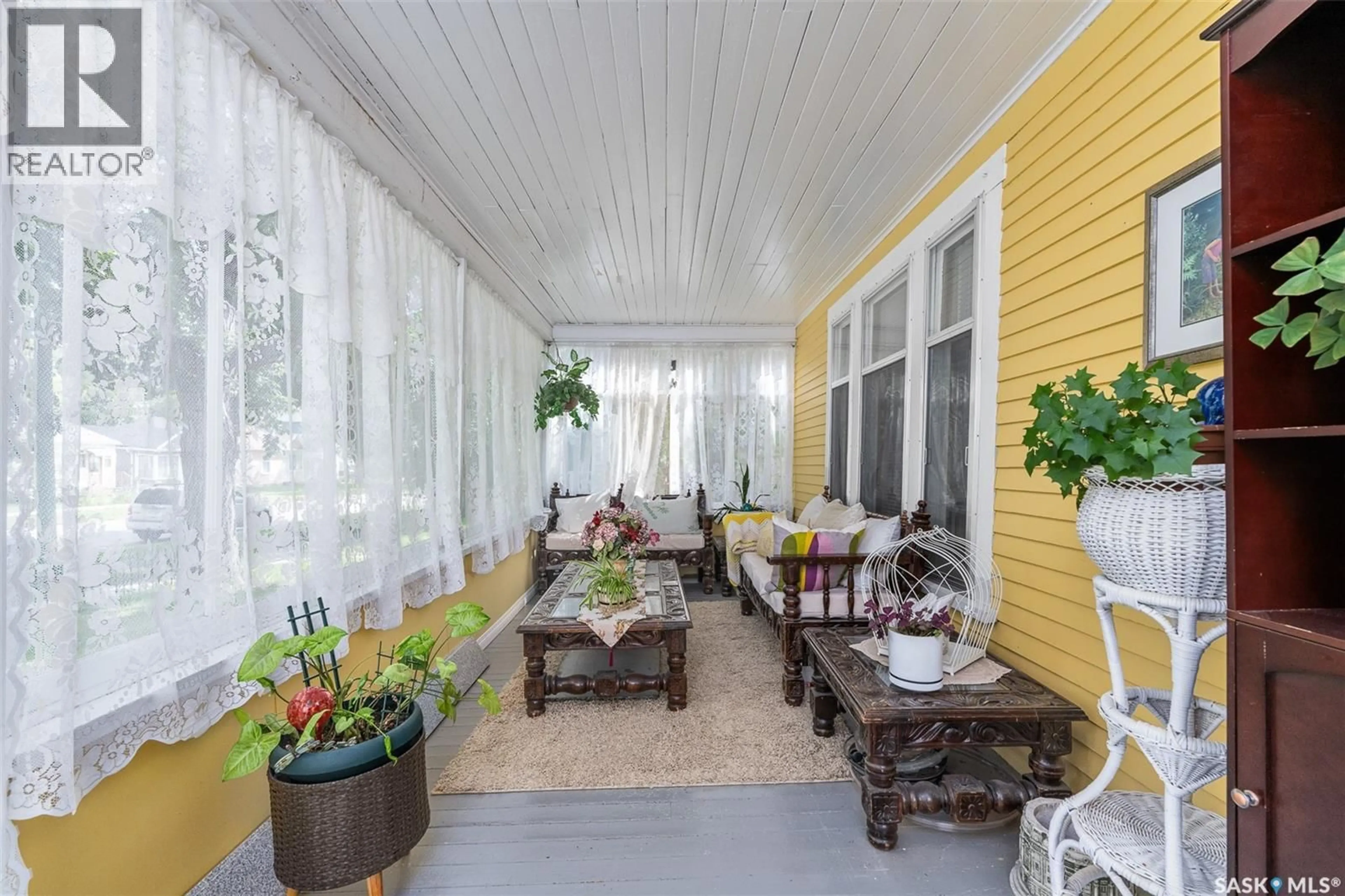 Patio, street for 1218 1ST AVENUE, Moose Jaw Saskatchewan S6H3N6