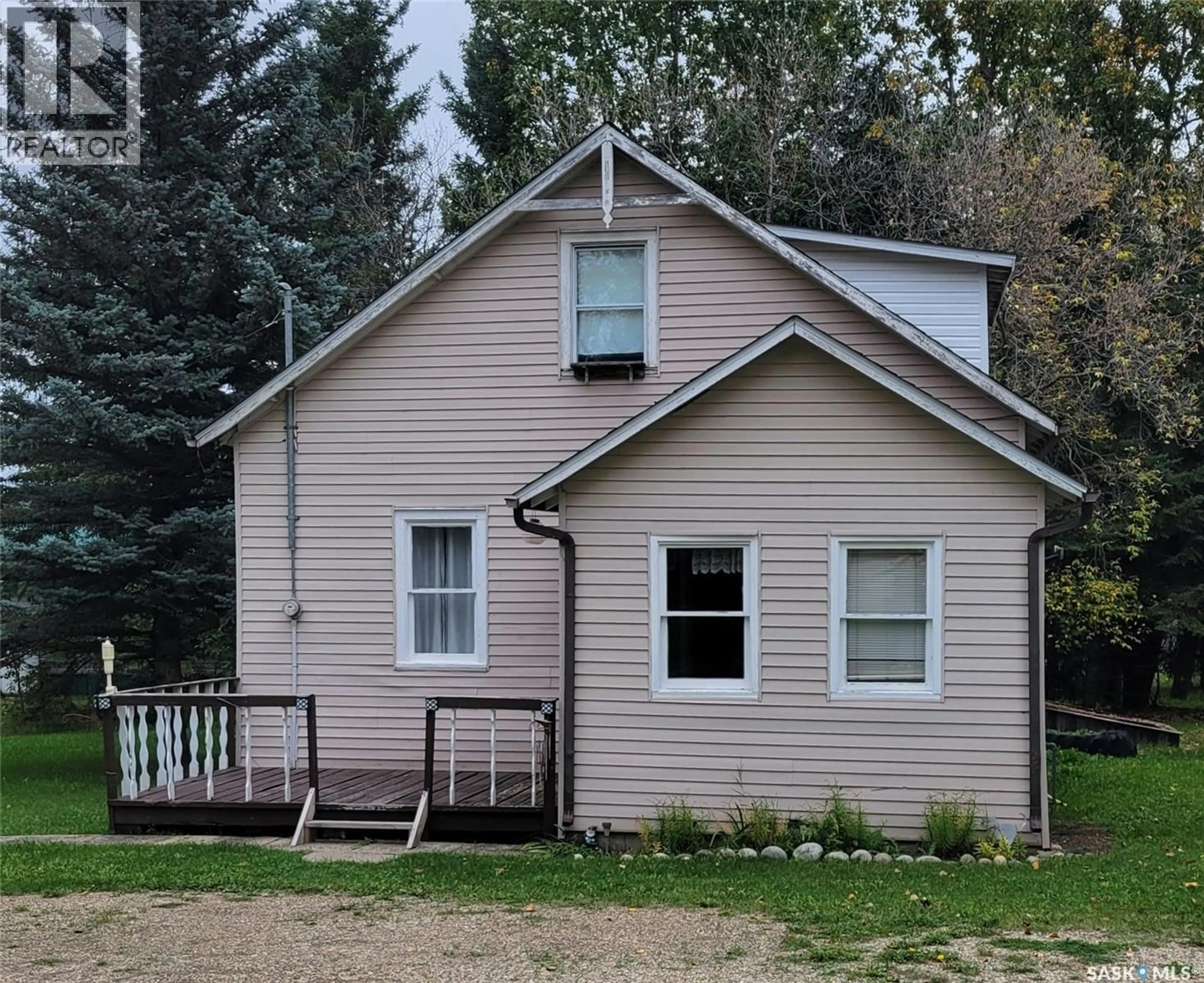 Home with vinyl exterior material, street for 404 USHERVILLE ROAD, Preeceville Rm No. 334 Saskatchewan S0A0W0