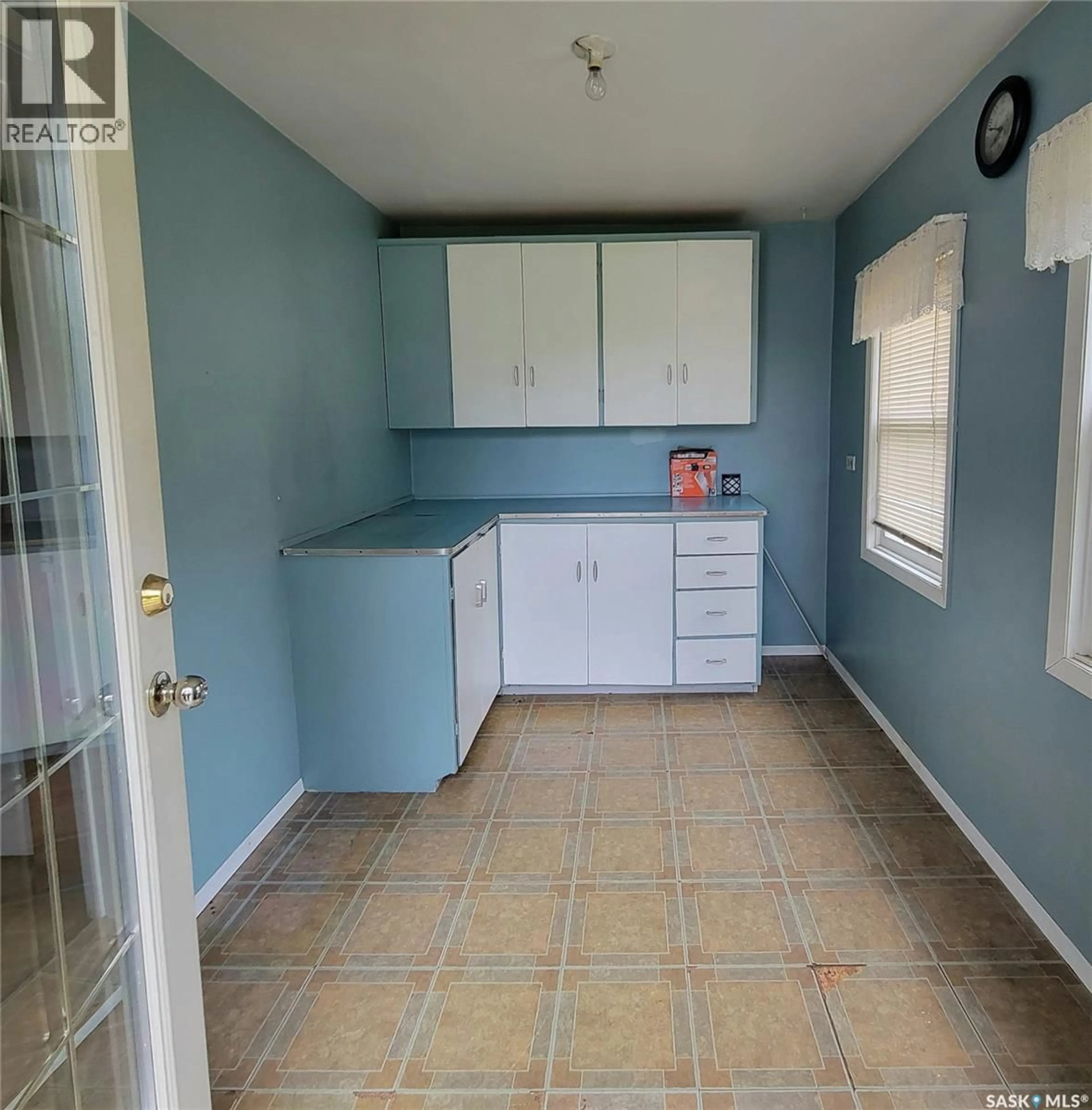 Standard kitchen, unknown for 404 USHERVILLE ROAD, Preeceville Rm No. 334 Saskatchewan S0A0W0